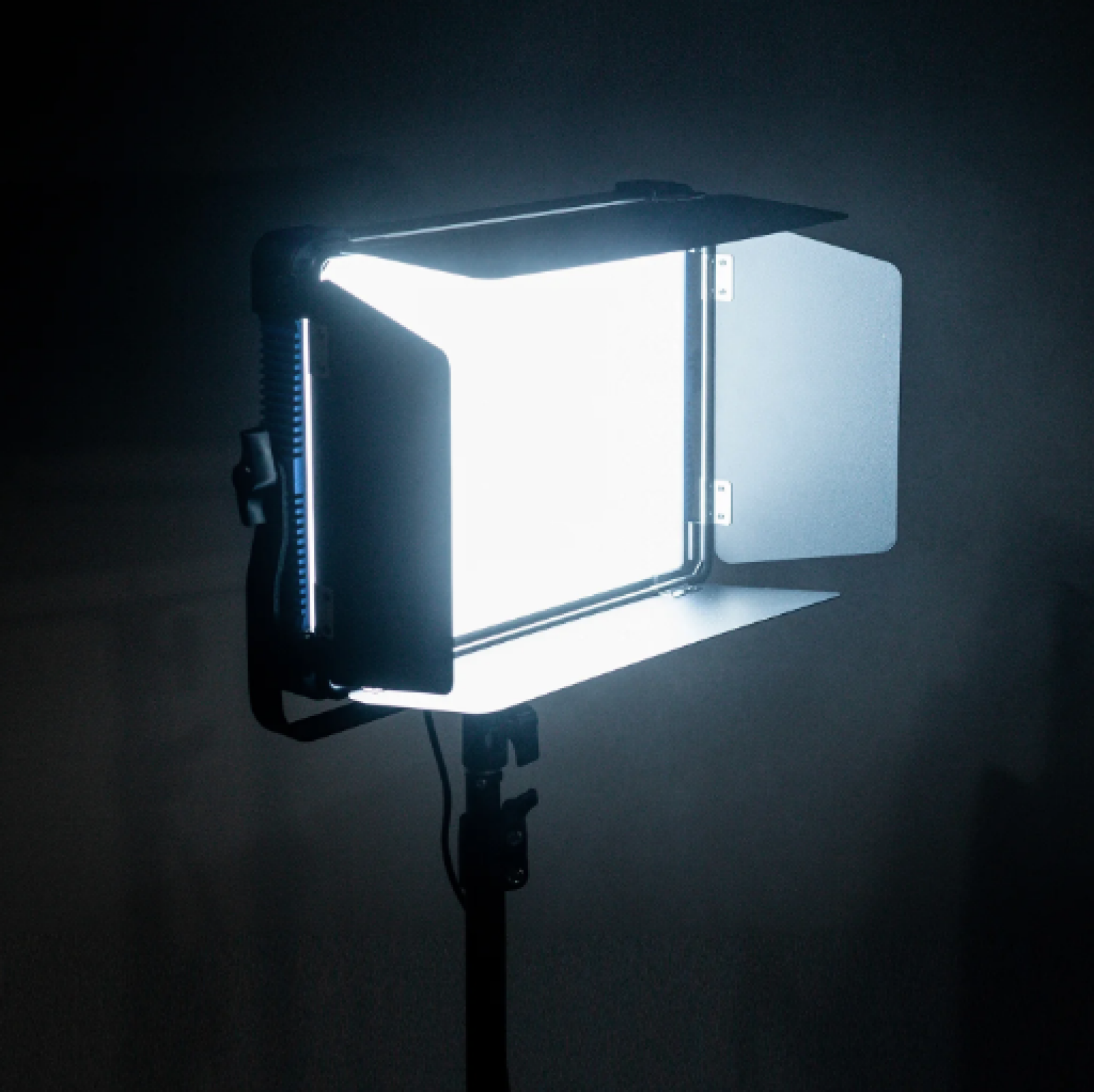 x2 panneaux LED Pixel P80 (RGB) + réflecteur 5 en 1 (110cm) - Photo 1 sur 3