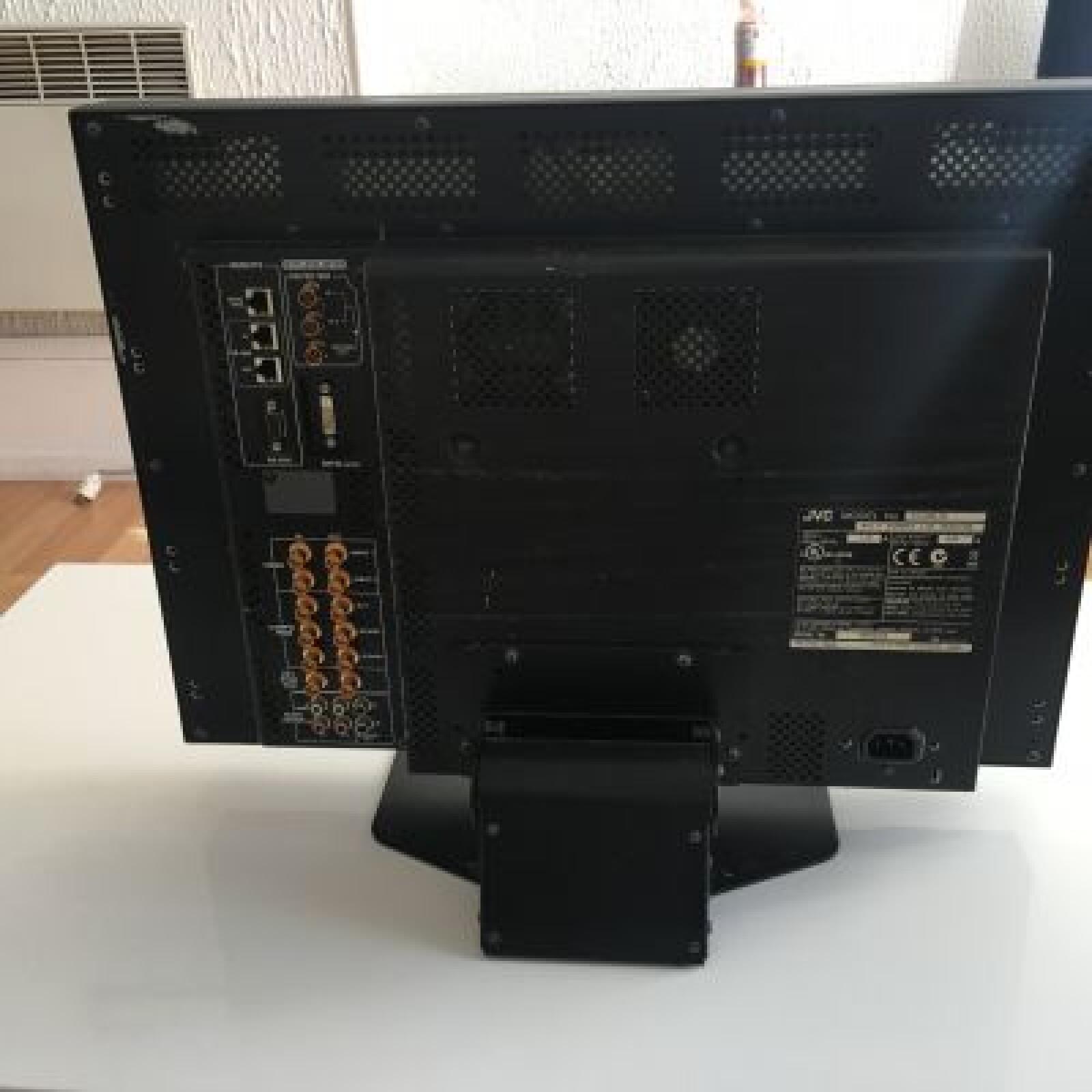 Moniteur JVC  DT-V 24 L1D - Photo 2 sur 3