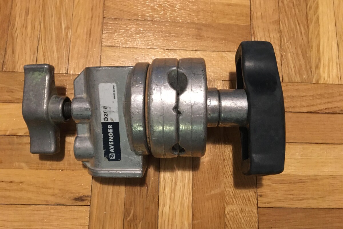 Location Rotule Avenger D200 - Lightyshare