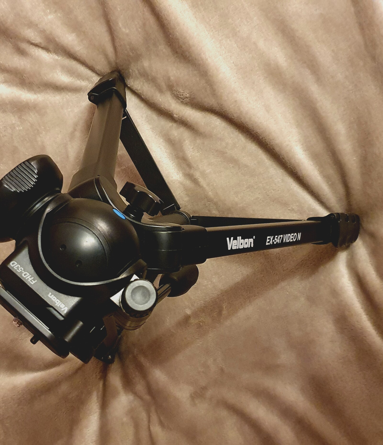 Trépied Velbon EX-547 avec rotule vidéo - Photo 5 sur 8