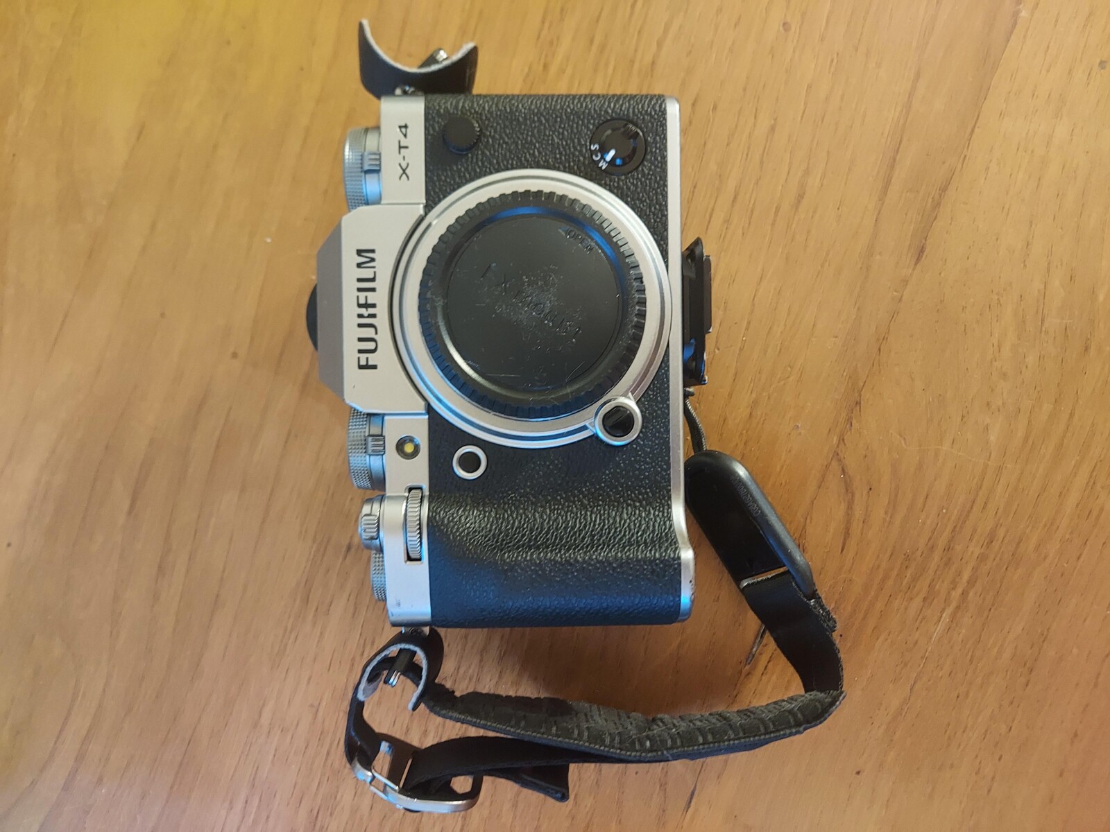 Boitier nu Fuji xt4 + 3 batteries  - Photo 2 sur 2