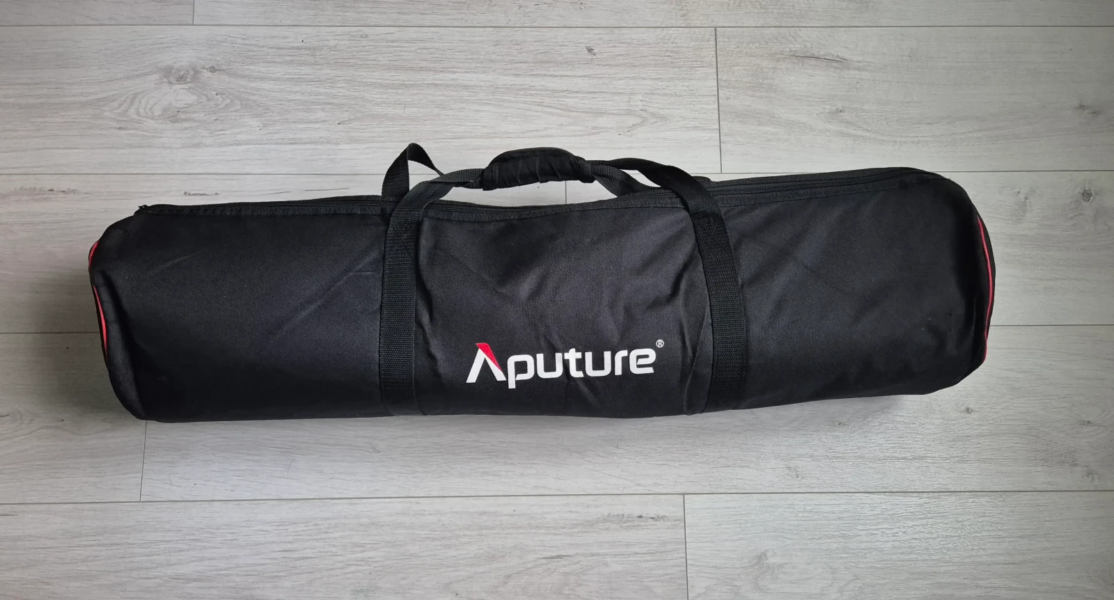 Aputure Amaran 100x - Photo 3 sur 4