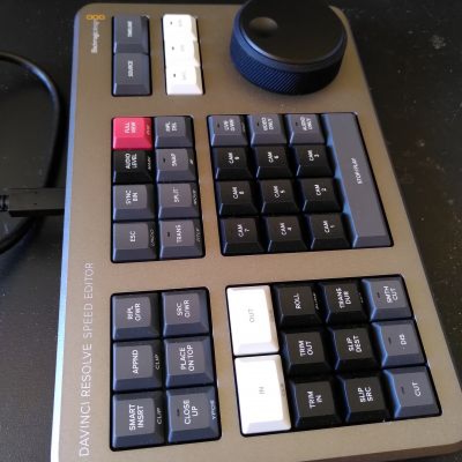 BLACKMAGIC DESIGN Clavier Davinci Resolve Speed Editor - Photo 2 sur 3