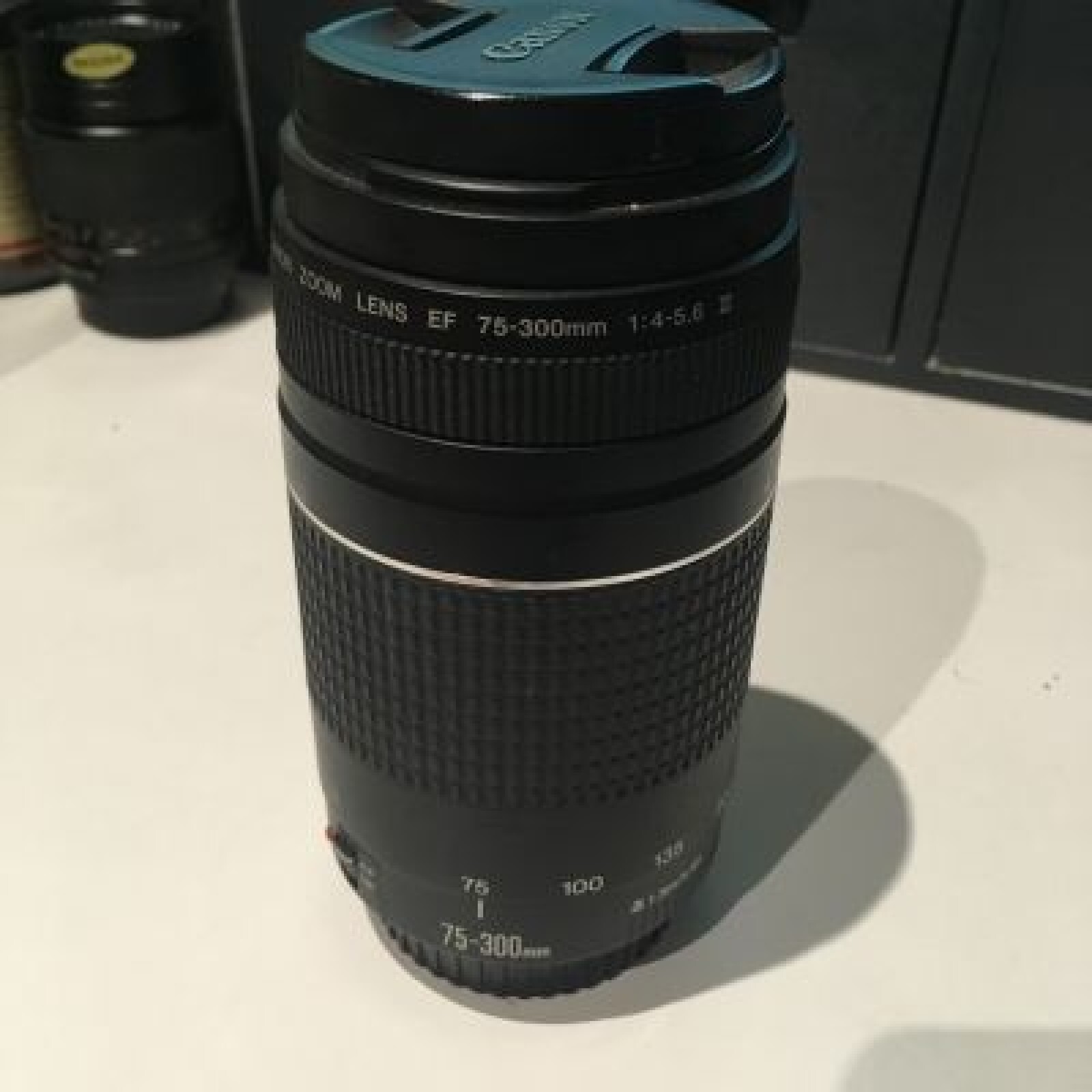 OBJECTIF CANON 75-300mm f4 - Photo 1 sur 3