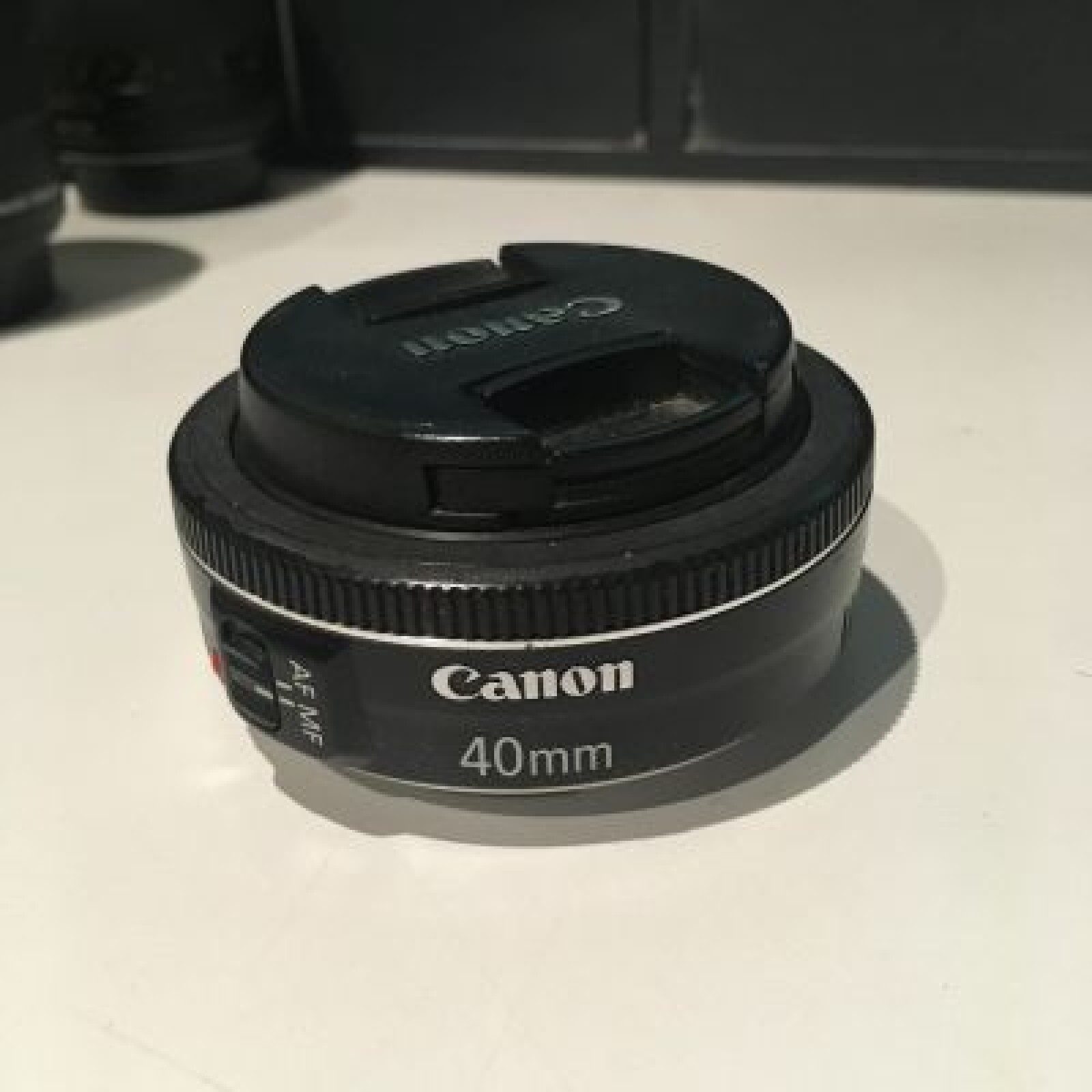 OBJECTIF CANON 40mm "Pancake" f2.8 - Photo 1 sur 4