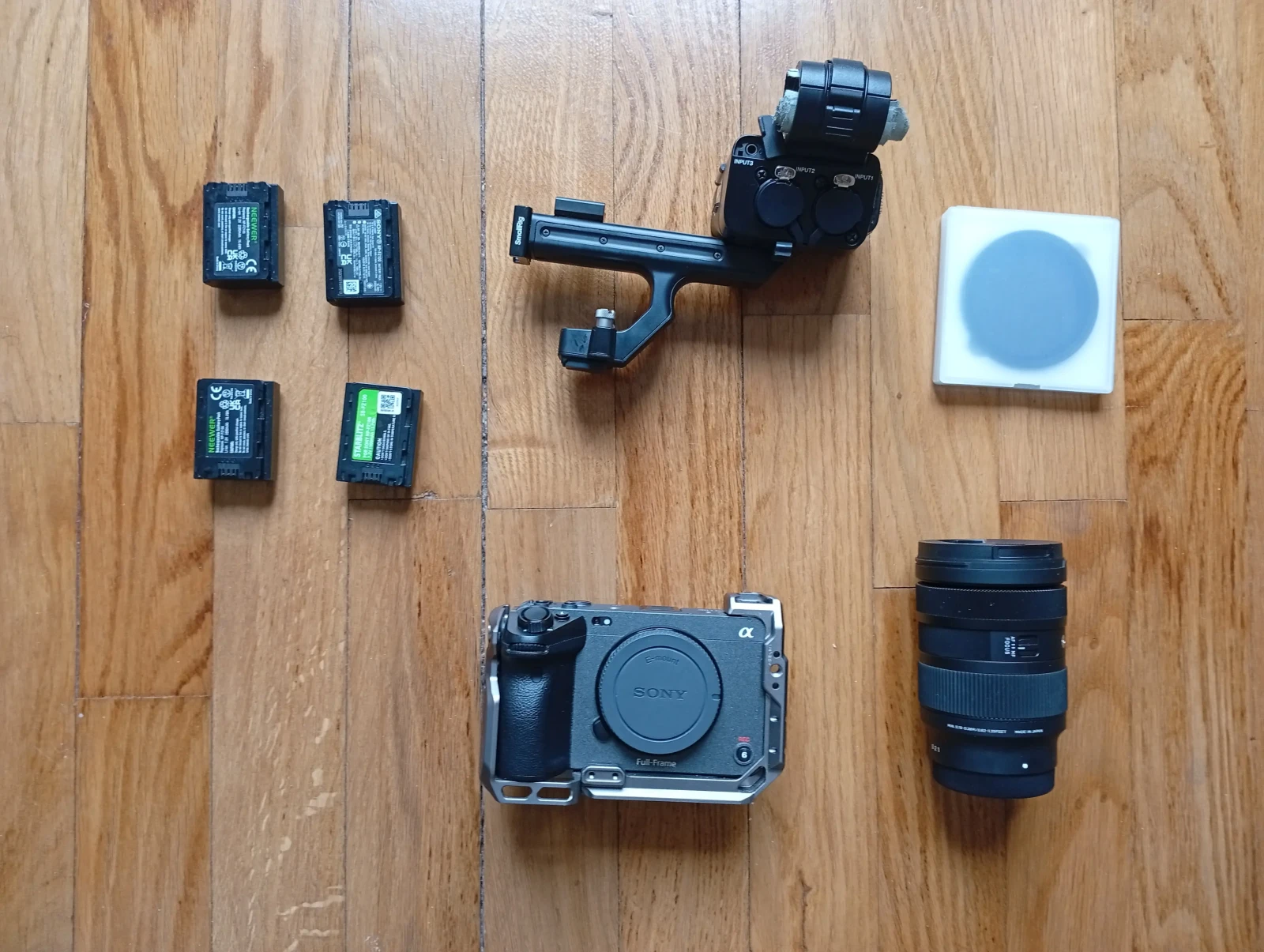 Pack Sony FX3 + Sigma 28-70mm F2.8 + Filtre ND variable - Photo 2 sur 2