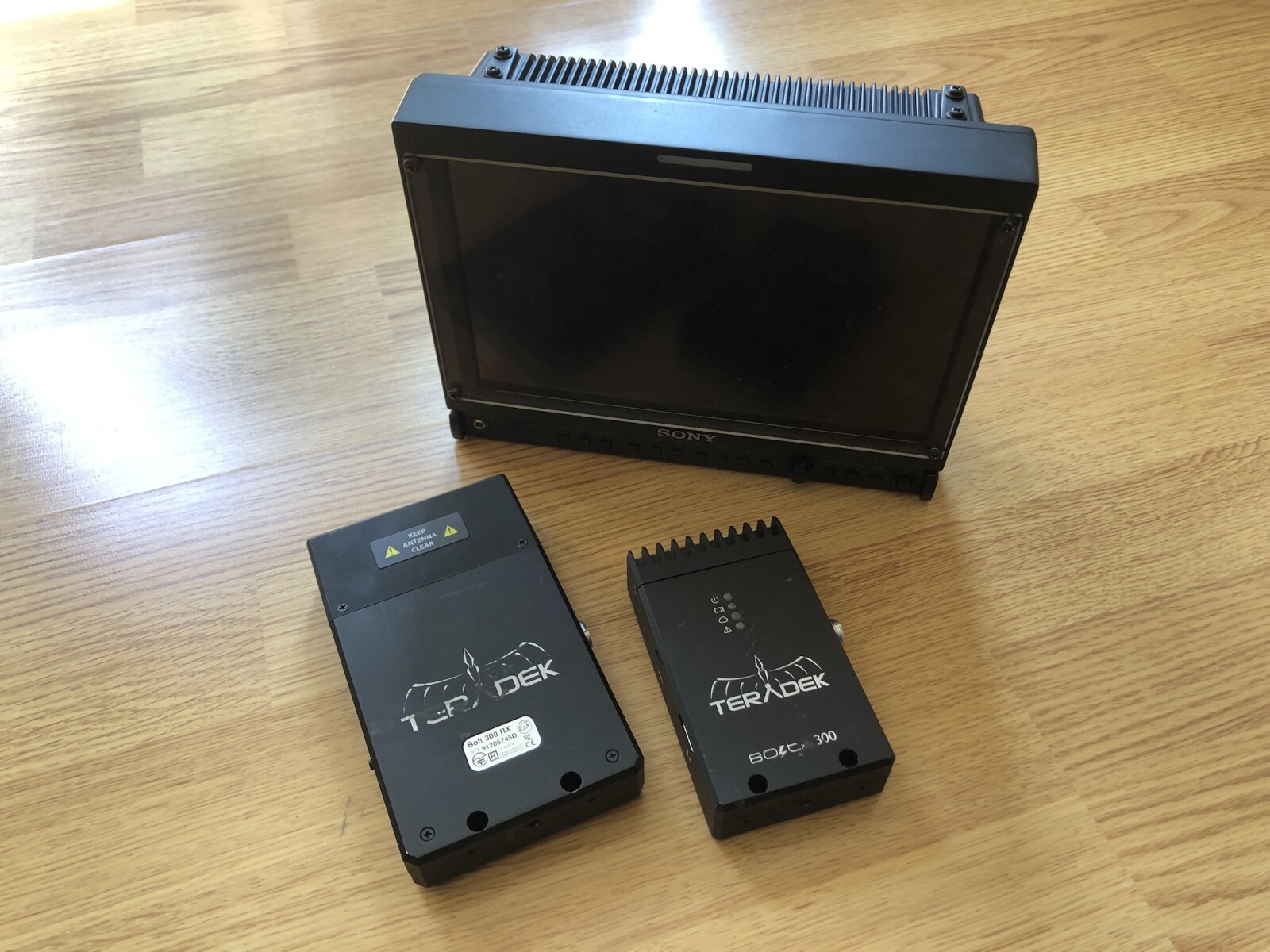 Teradek Bolt 300 pro HDMI + retour 9" - Photo 1 sur 2