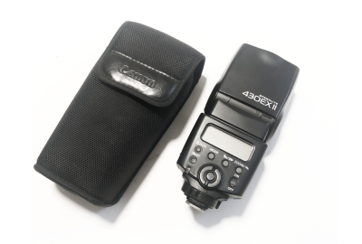 Location Canon Speedlite 430 EX II Flash