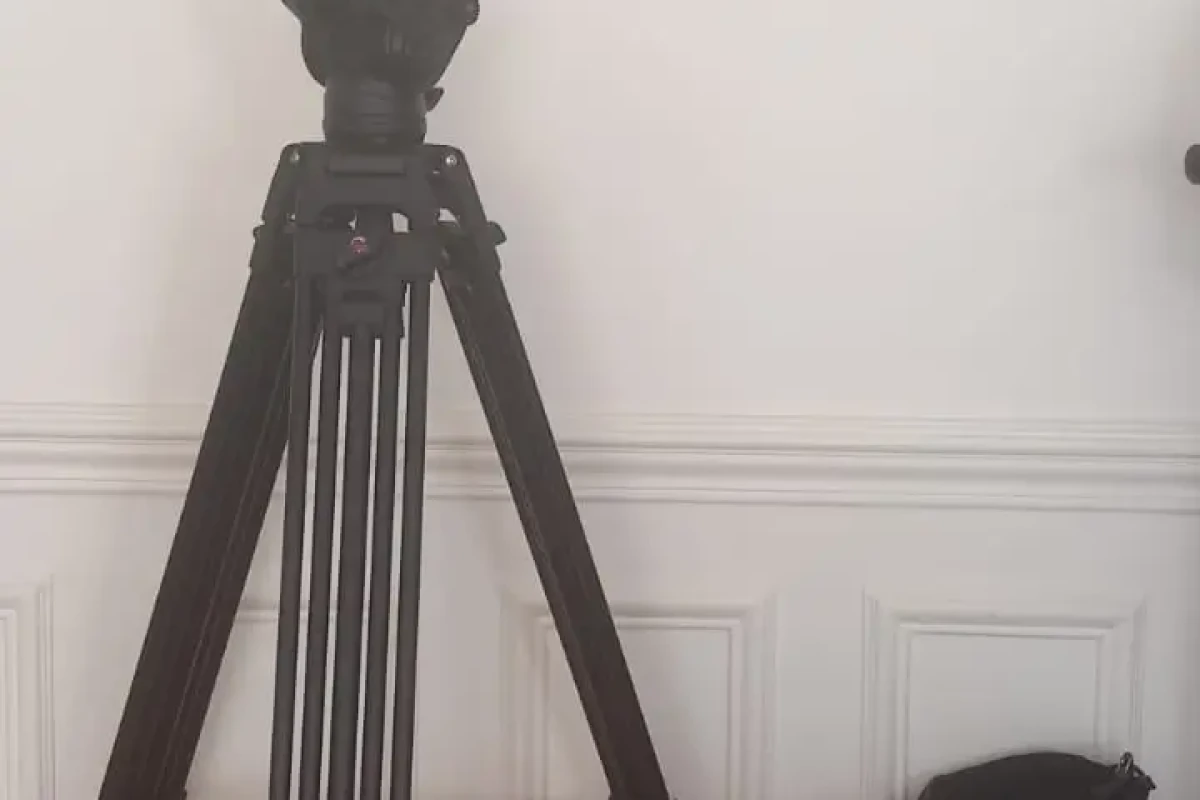 Location Pack Nikon D7500 avec objectif 18-55mm, Téléobjectif 55-200 mm, RODE Videomic Pro Rycote, trépied - Lightyshare