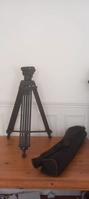 Location Pack Nikon D7500 avec objectif 18-55mm, Téléobjectif 55-200 mm, RODE Videomic Pro Rycote, trépied