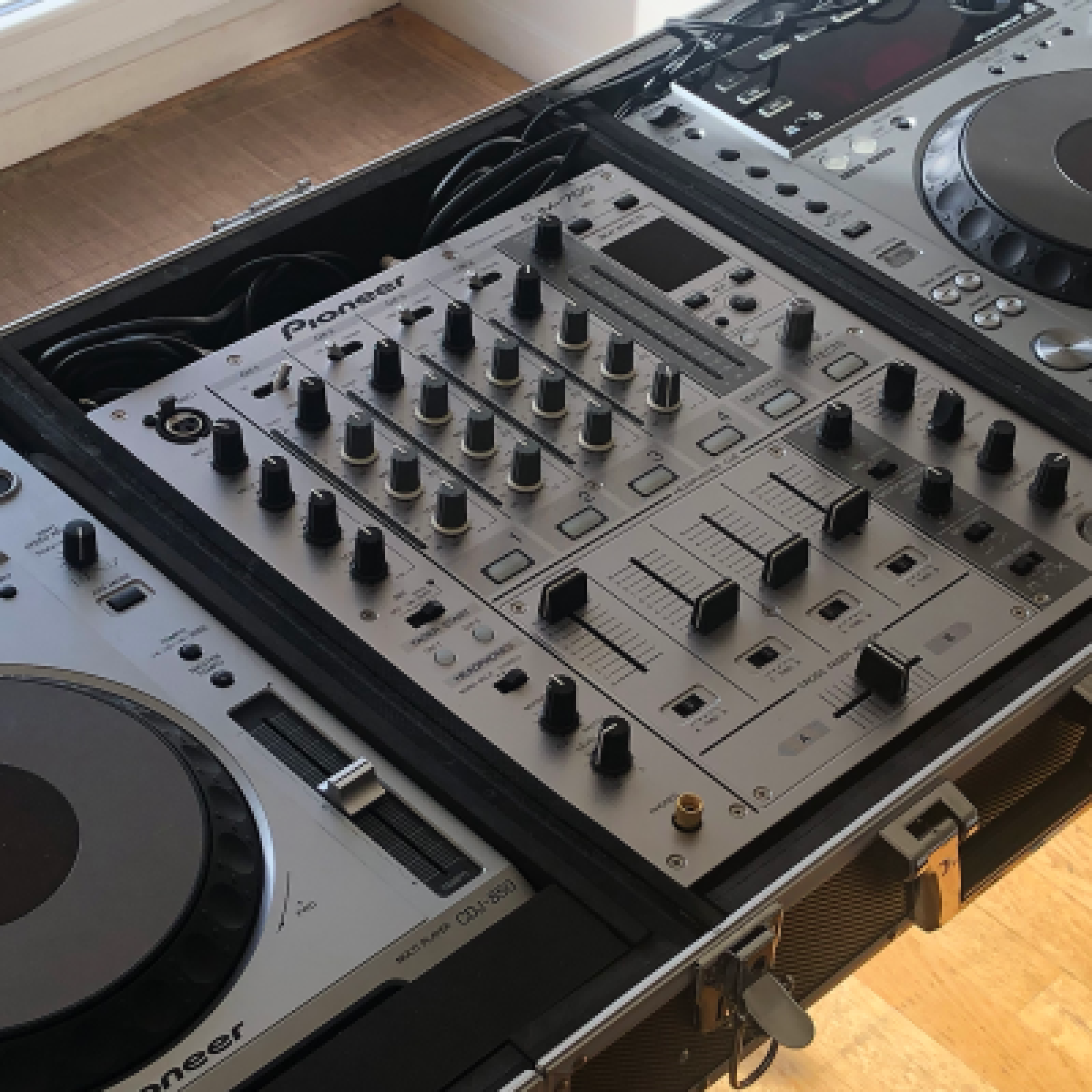 Pack Set Pioneer CDJ850 DJM 700 avec Flycase - Photo 1 sur 3