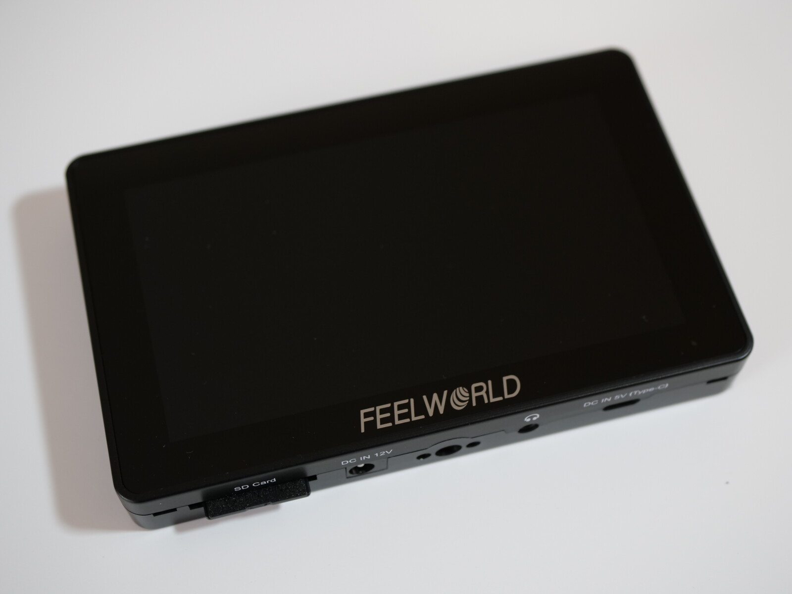 Kit Moniteur Feelworld F6 Plus + 2 Batteries 8800mAh + Chargeur double - Photo 2 sur 3