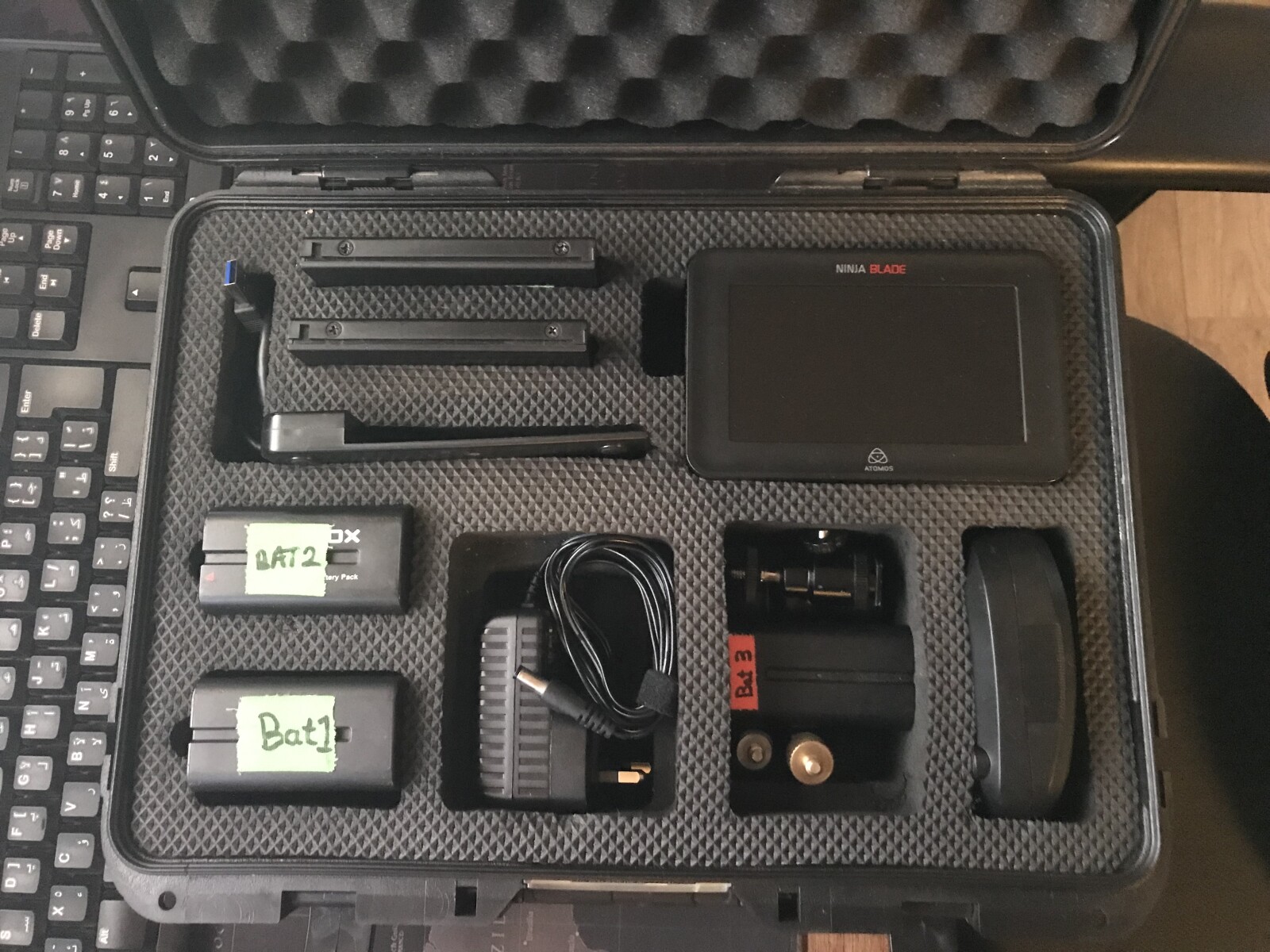 DJI Ronin M + Atomos Ninja Blade + Wireless Thumb Controller (PACKAGE) - Rent - Paris Region - Photo 3 sur 6