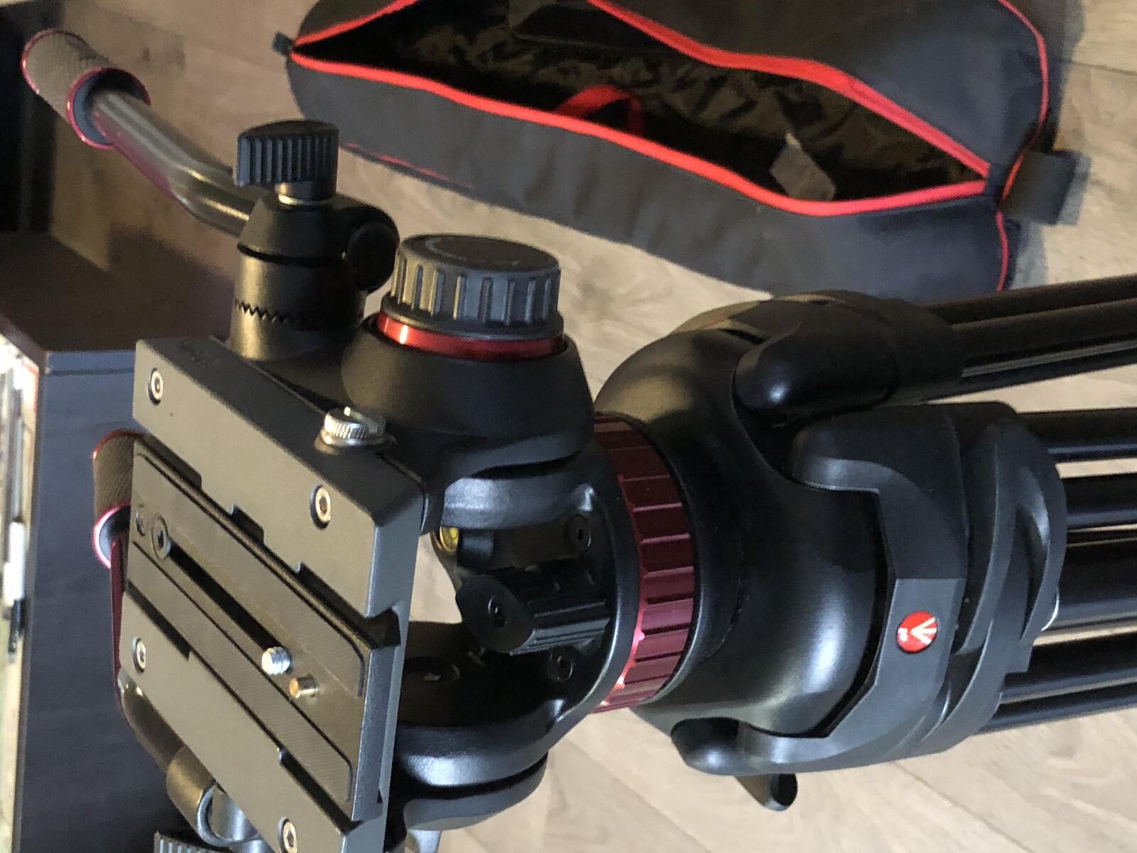 Trépied Manfrotto MVH502A + Tête Fluide - Rent - Paris Region - Photo 3 sur 4