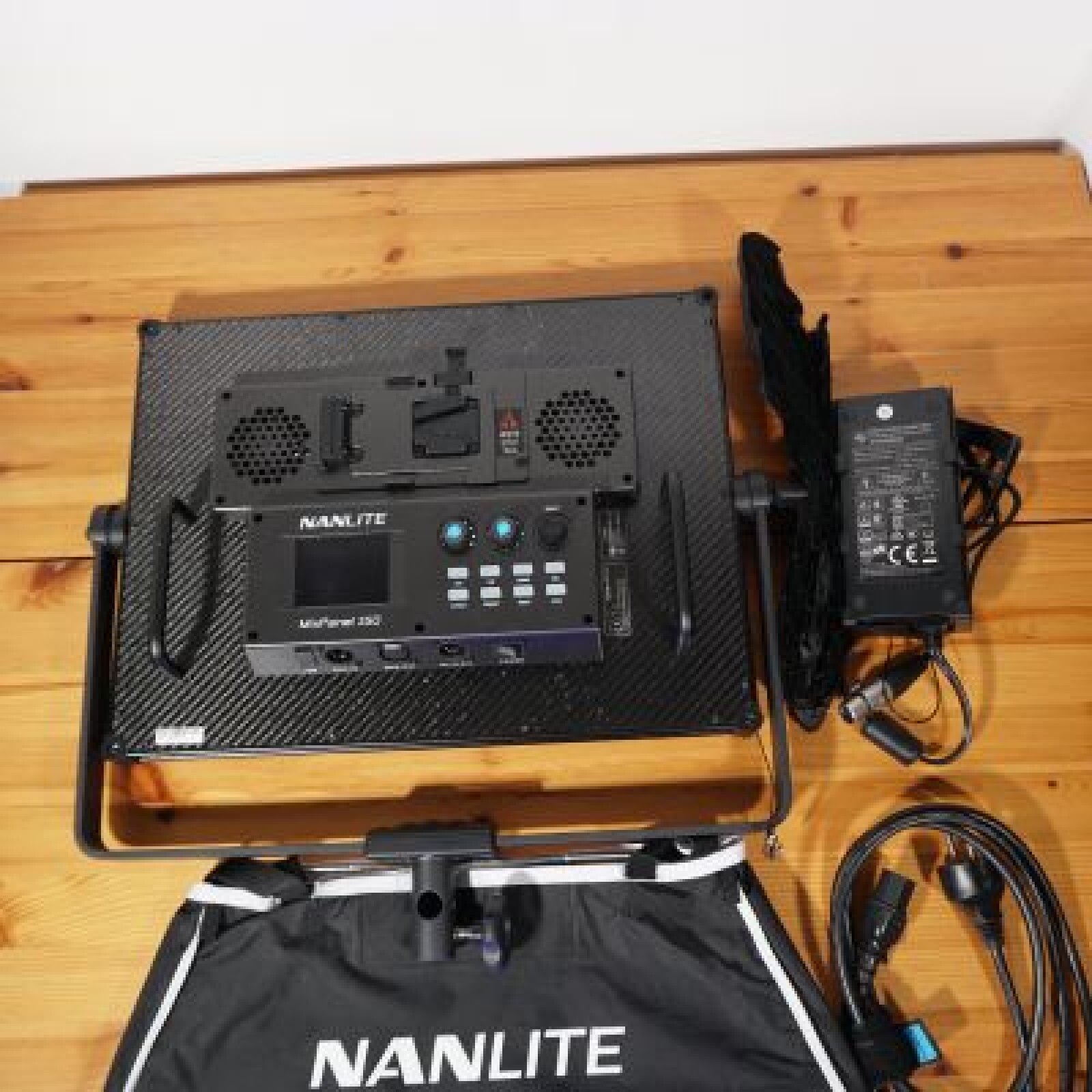 Nanlite Mixpanel 150W + Chimera Snapgrid - Photo 4 sur 5