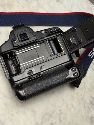 Location Canon 1V