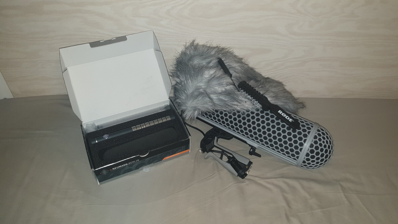 Micro Neumann KMR 81 + Rode Blimp MkII anti-vent avec accessoires - Photo 1 sur 2
