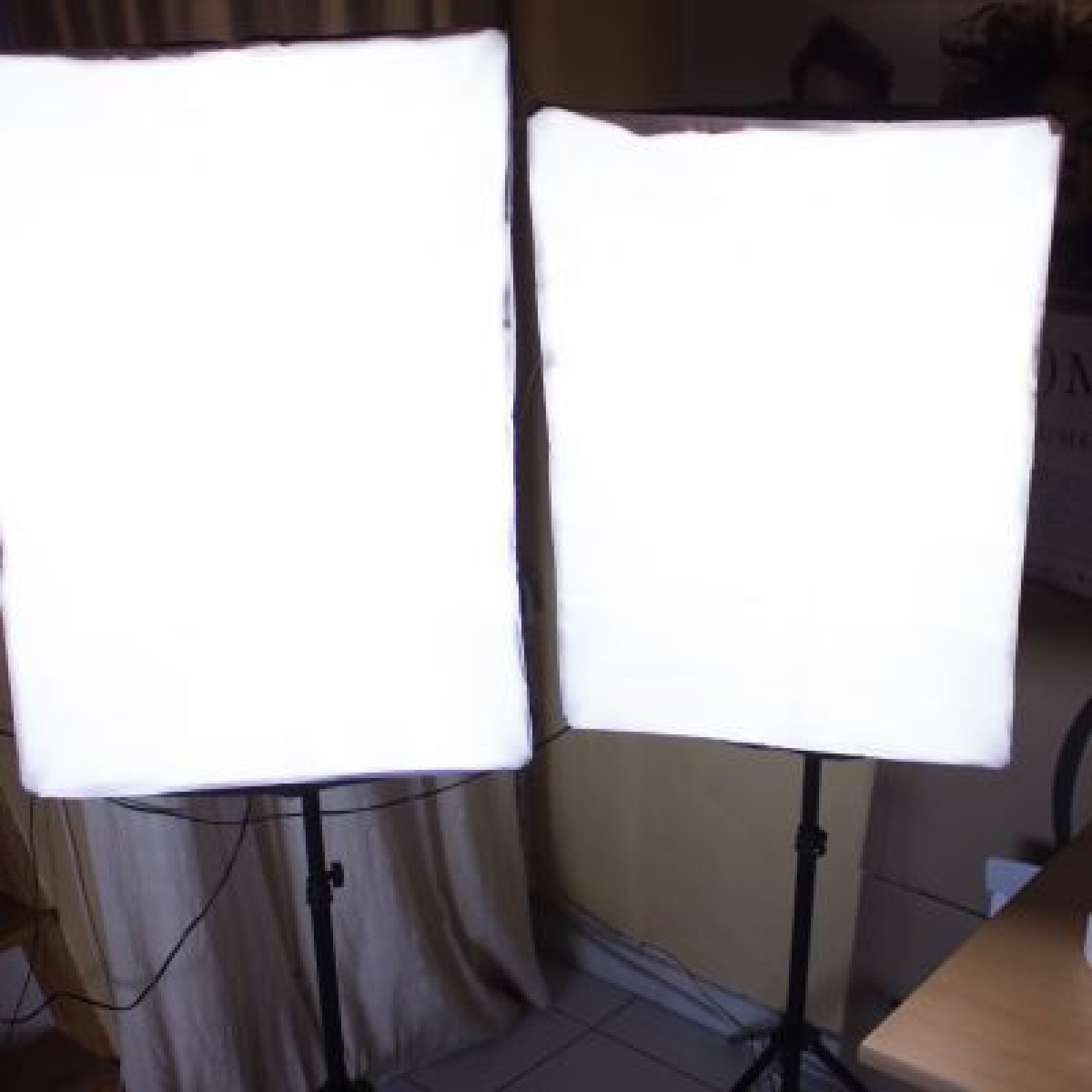 Pack 2 Softbox Fluocompact 135W + Trépieds - Photo 2 sur 5