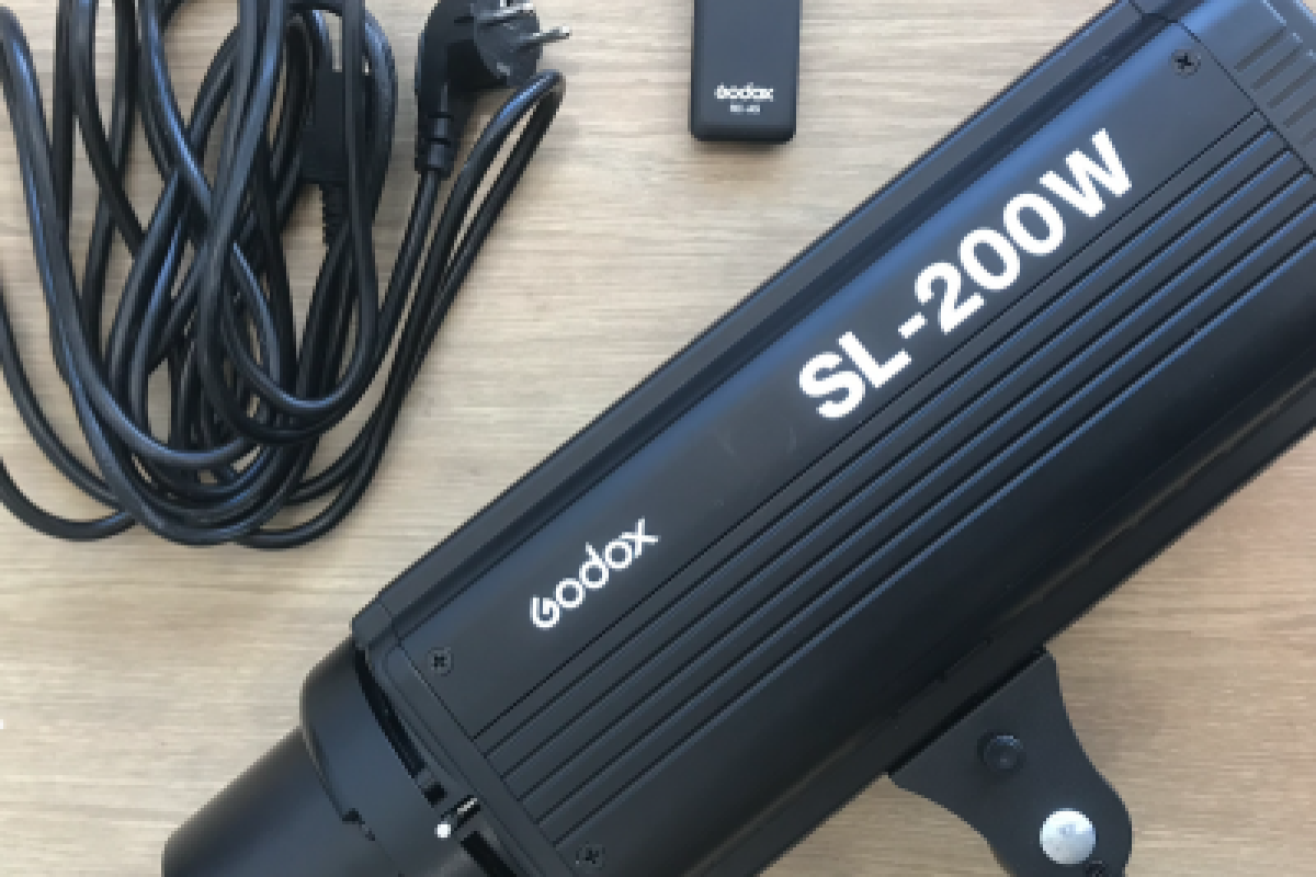 Location Projecteur LED Godox SL200W - Lightyshare