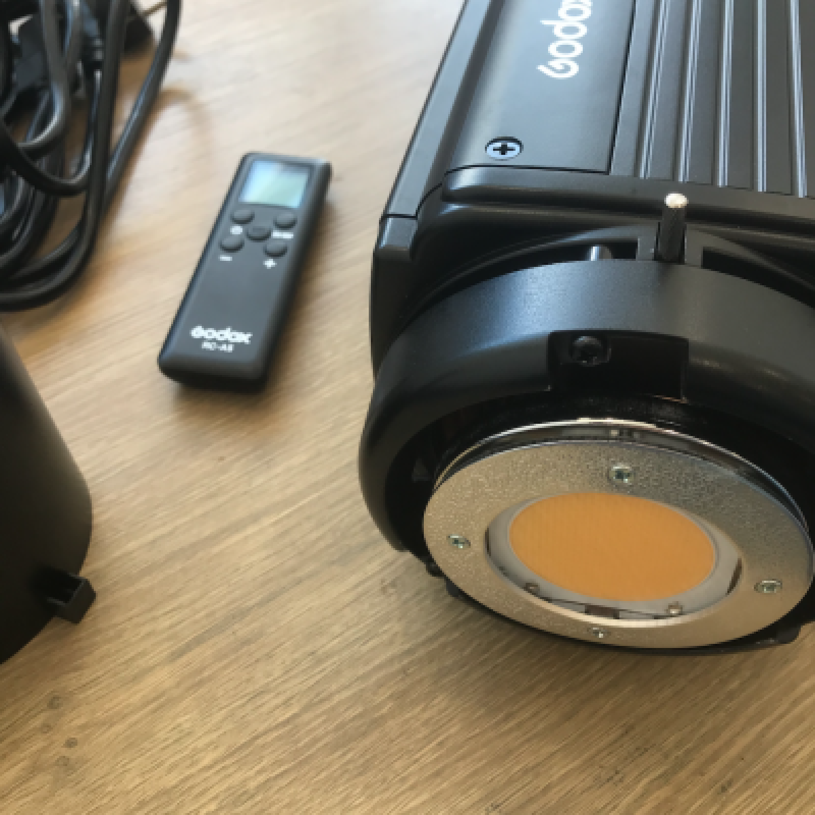 Projecteur LED Godox SL200W - Photo 2 sur 2