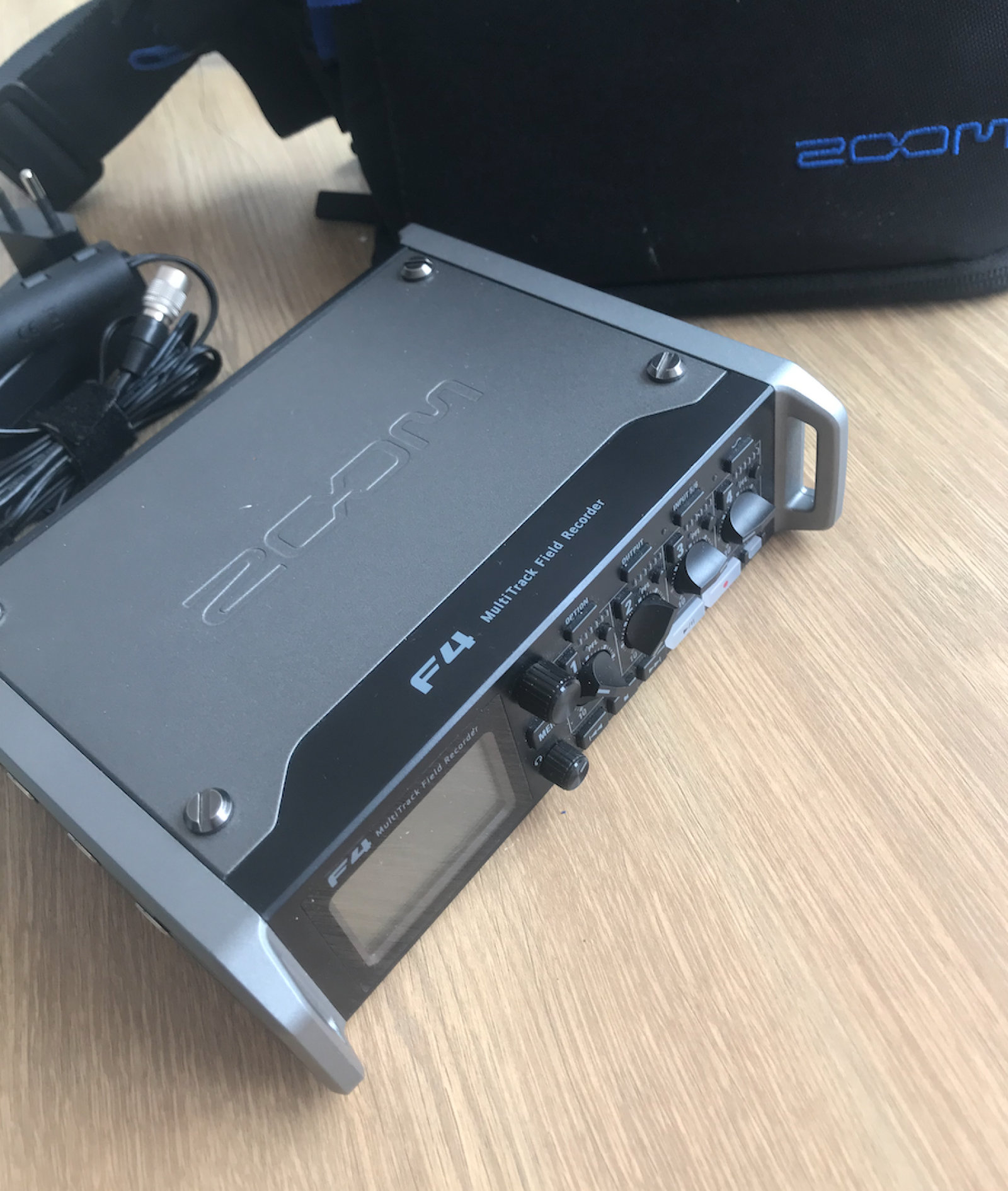 ZOOM F4 - Photo 2 sur 3