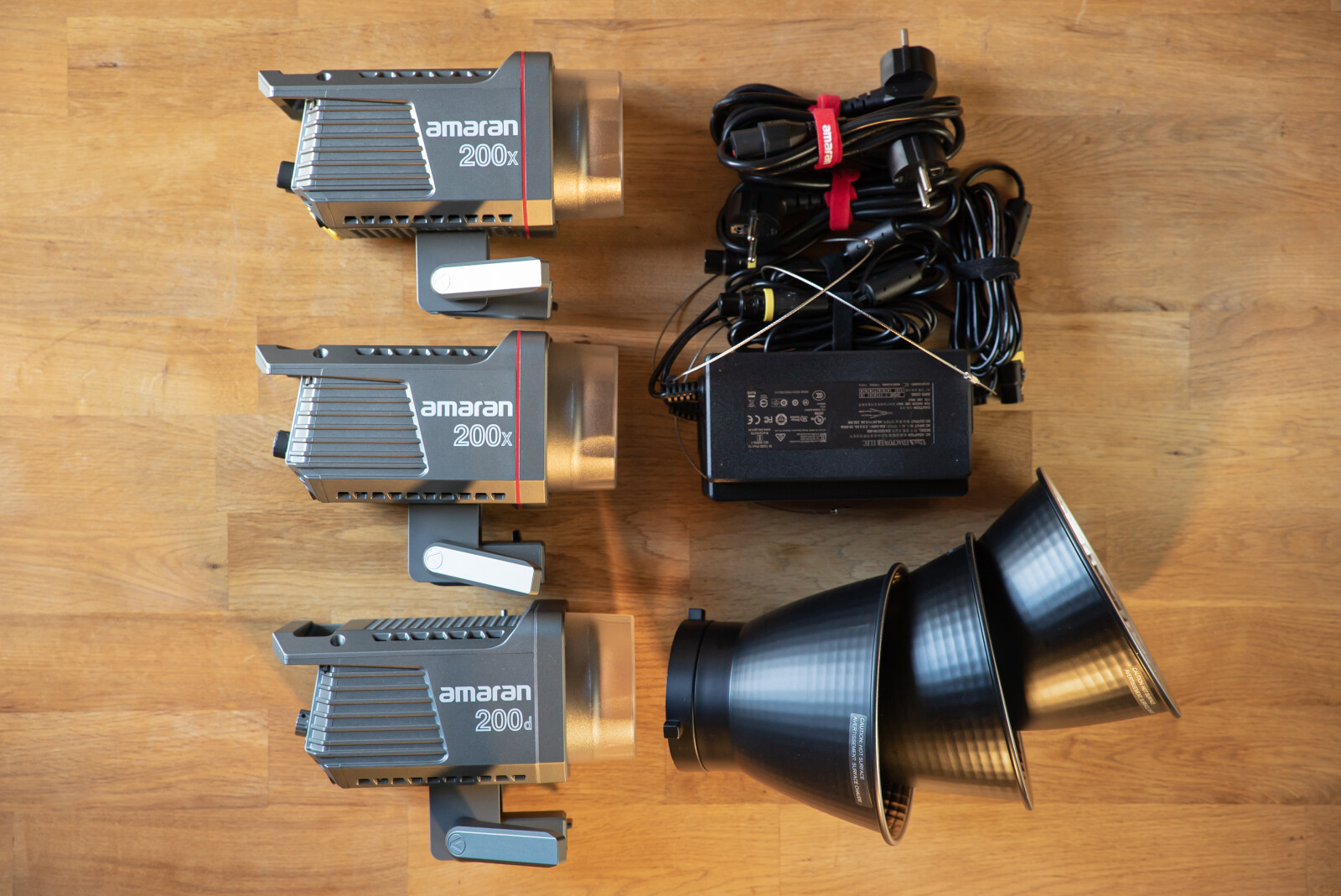 KIT LED 2 Amaran 200x + 1 Amaran 200d + 2 Pavotube 30c - Photo 1 sur 5