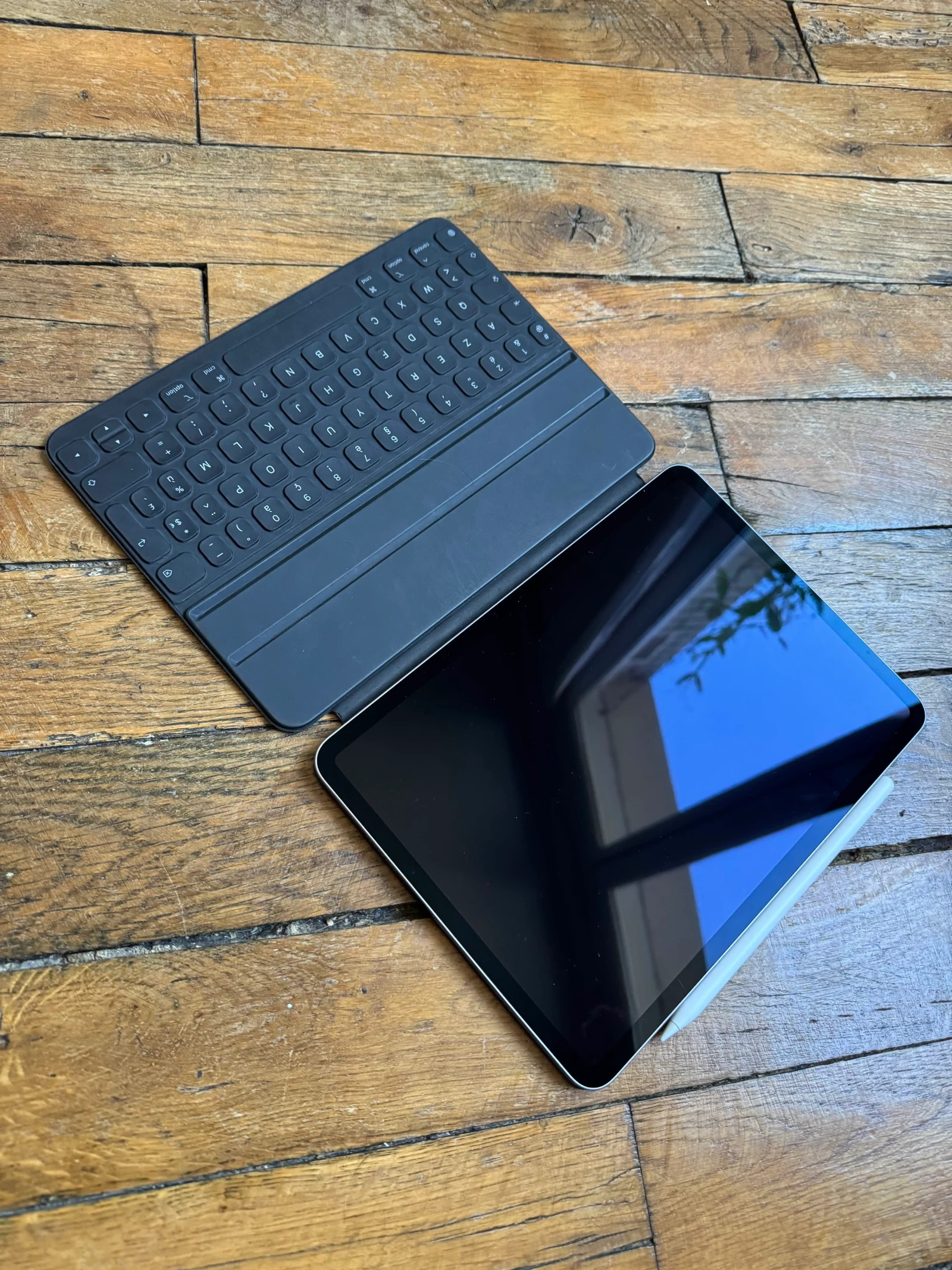 Apple iPad pro 11 pouces 4e génération - Photo 2 sur 3