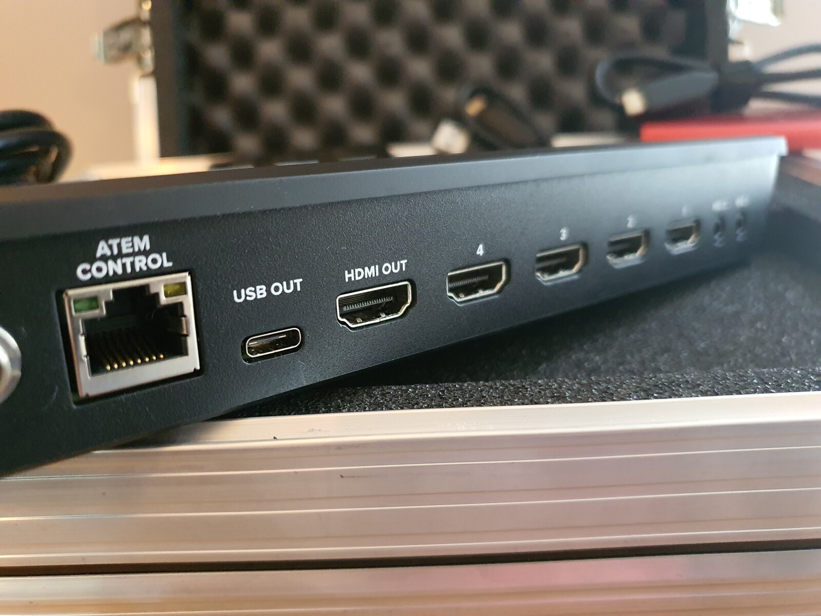 Mélangeur vidéo Atem Mini Pro + Accessoires - Photo 2 sur 3