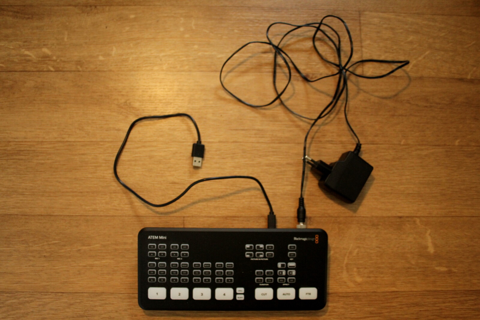 ATEM Mini + câbles - Photo 3 sur 3