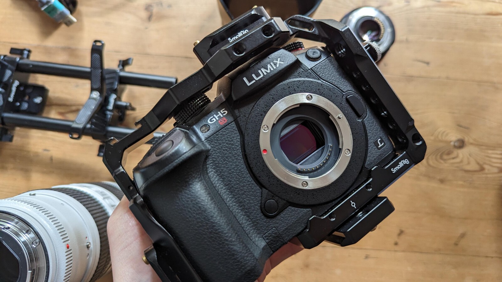 Panasonic Lumix GH5S (seul) avec cage smallrig - Photo 1 sur 4