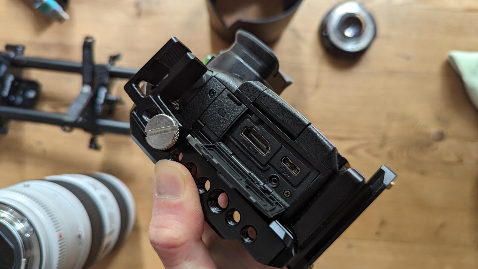 Panasonic Lumix GH5S (seul) avec cage smallrig - Photo 3 sur 4