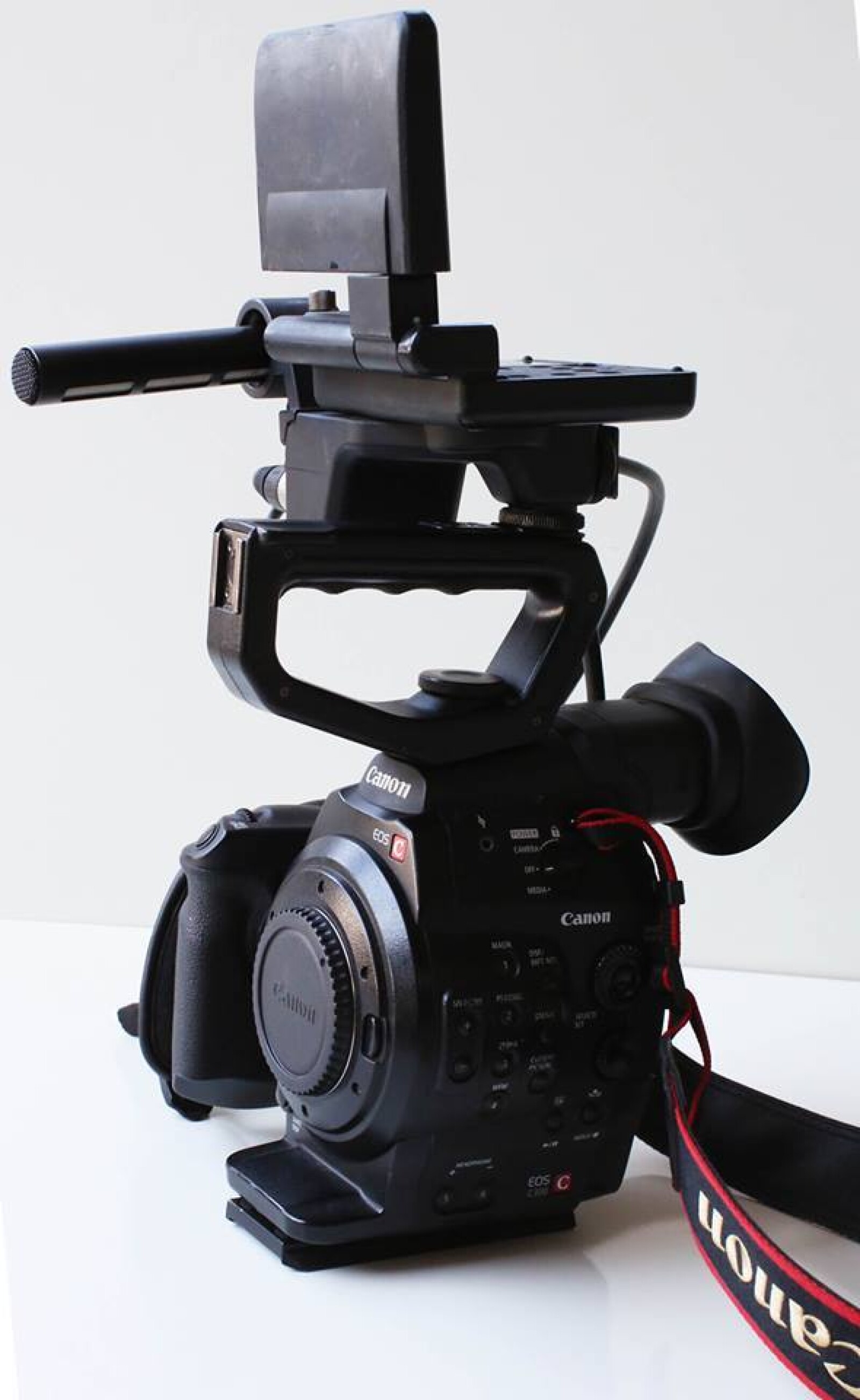 Canon C300 EF - Kit Reportage  - Photo 1 sur 3