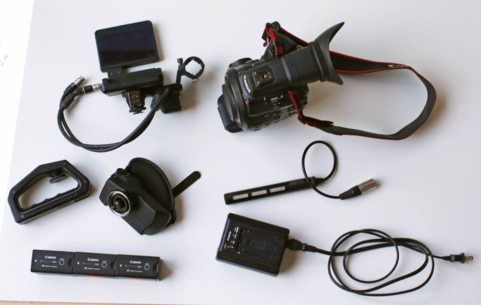 Canon C300 EF - Kit Reportage  - Photo 2 sur 3