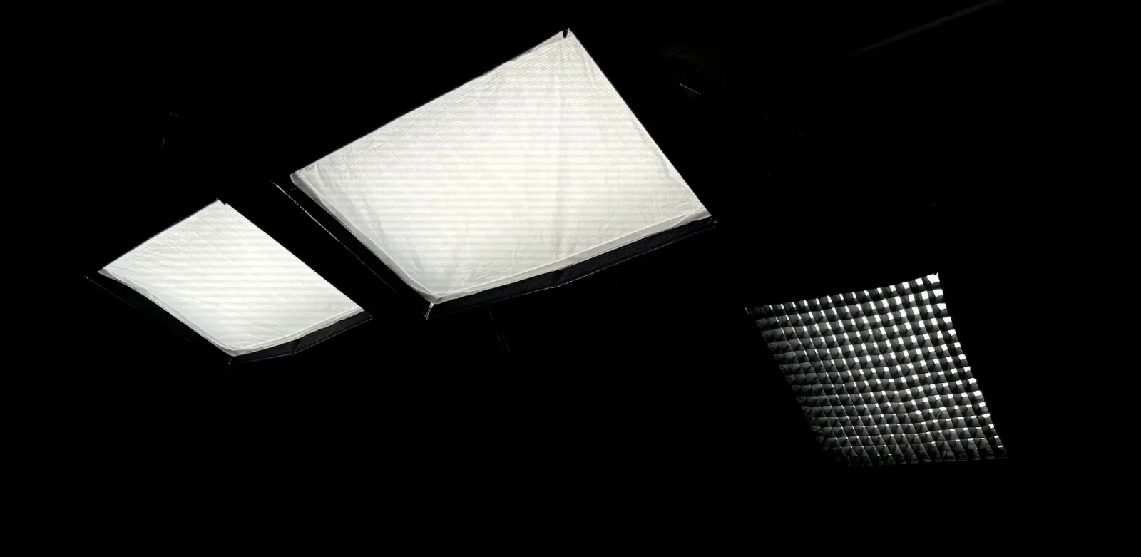 Pack LED RGB 400W (1X Amaran F22C + 2X Amaran F21C) - Photo 2 sur 3