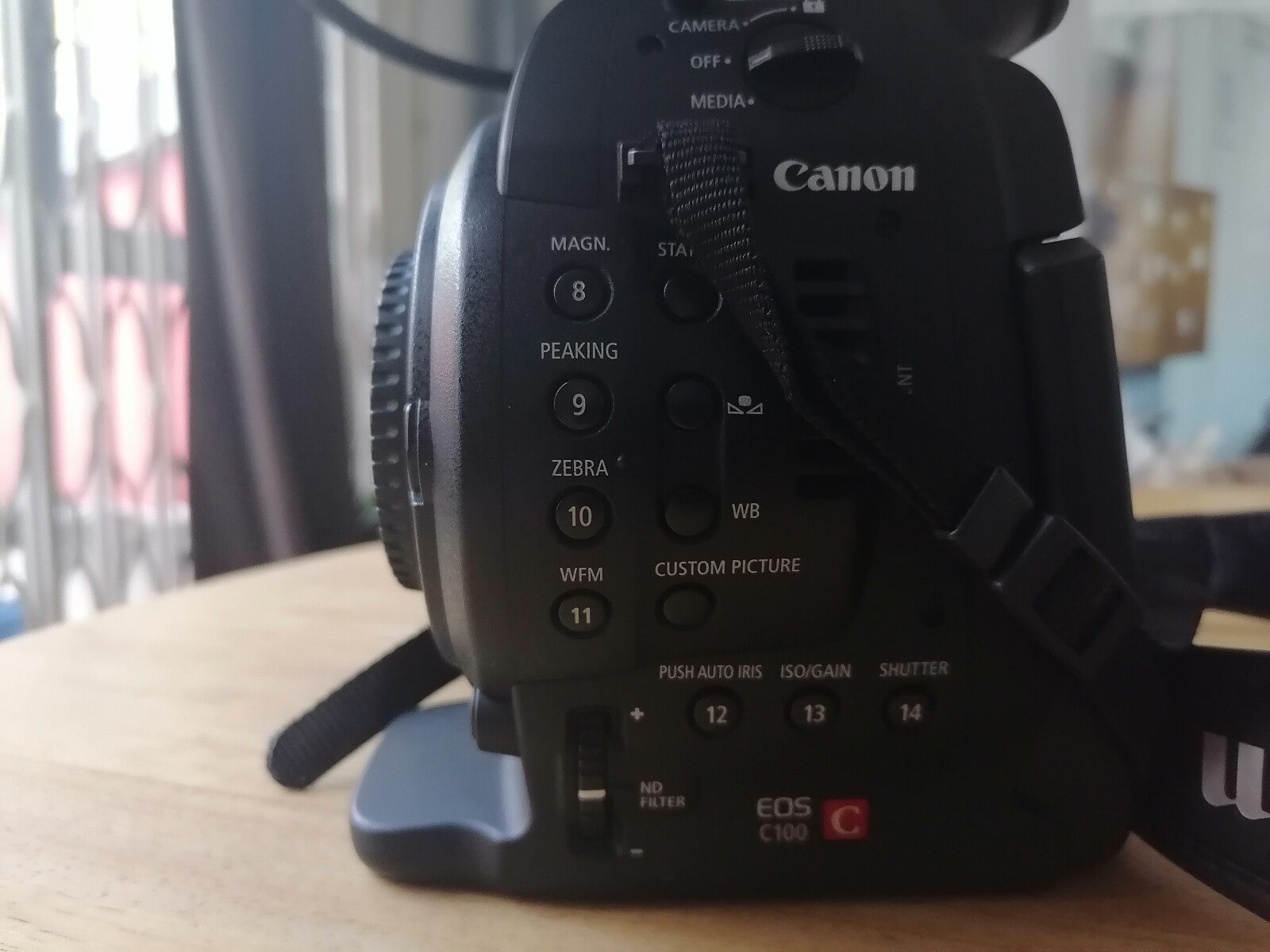 Canon EOS C100 - Boitier nu - Photo 3 sur 5