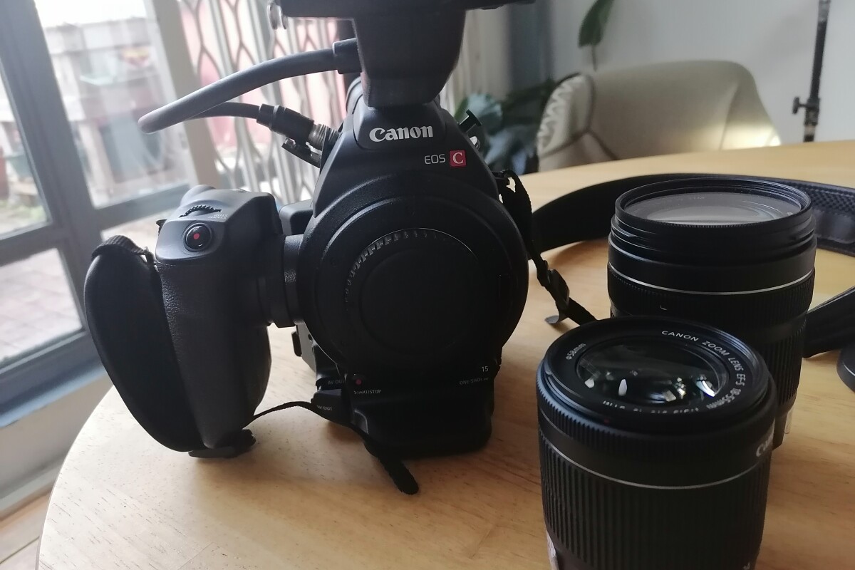 Location Canon EOS C100 + Objectifs - Lightyshare