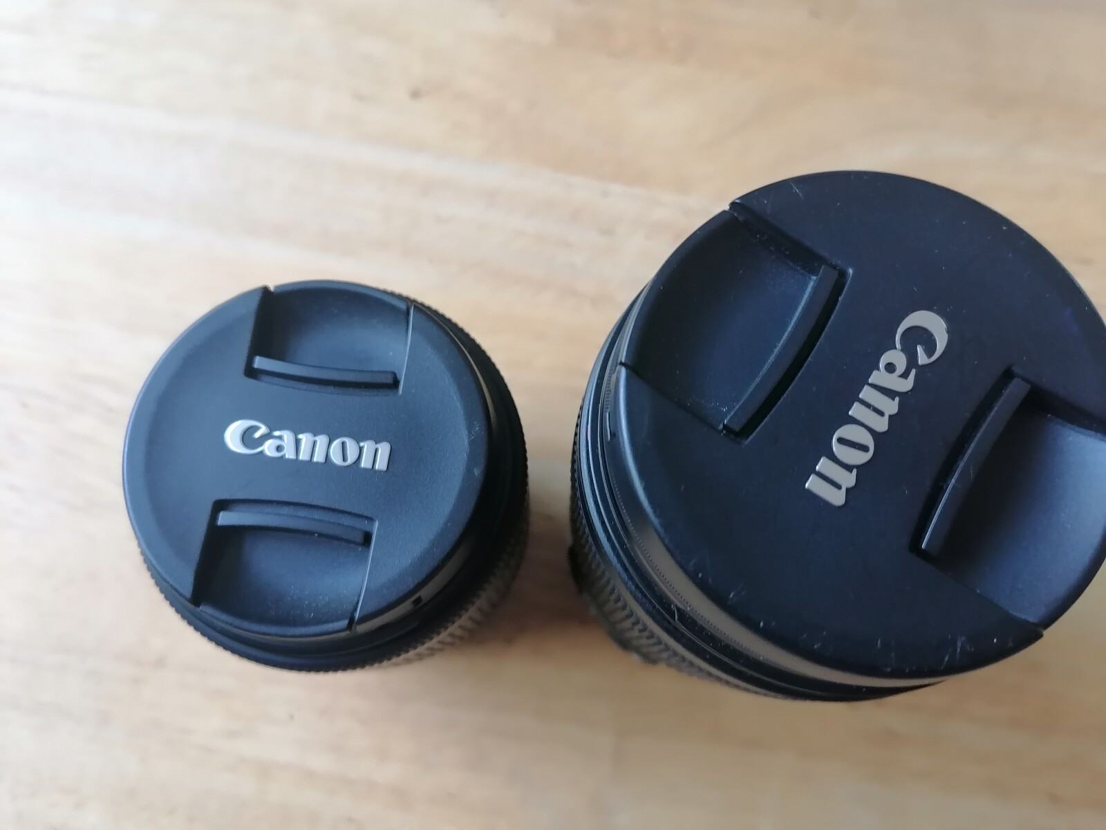 Canon EOS C100 + Objectifs - Photo 2 sur 3
