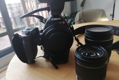 Location Lot boitier Canon EOS C100 + 2 objectifs + 1 trépied
