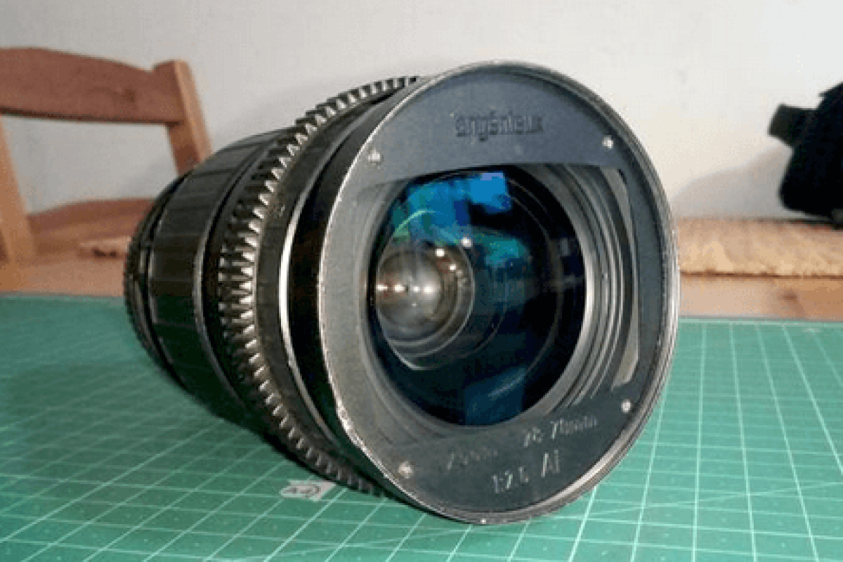 Location Zoom ANGENIEUX classique FF 28-70  T2.6 - monture Canon EF - Lightyshare
