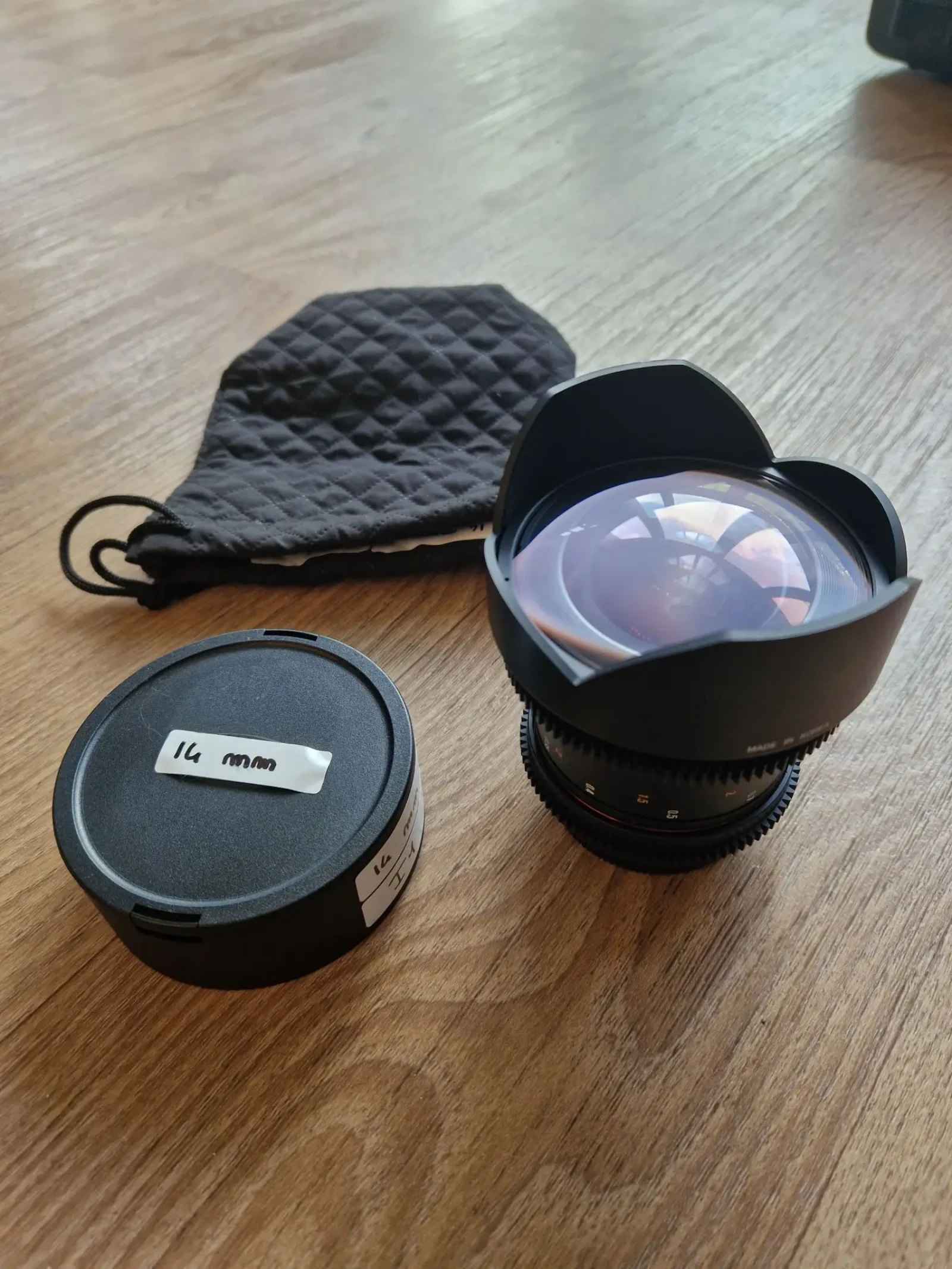 Samyang Cine Lens 14mm T3.1 EF - Photo 2 sur 4