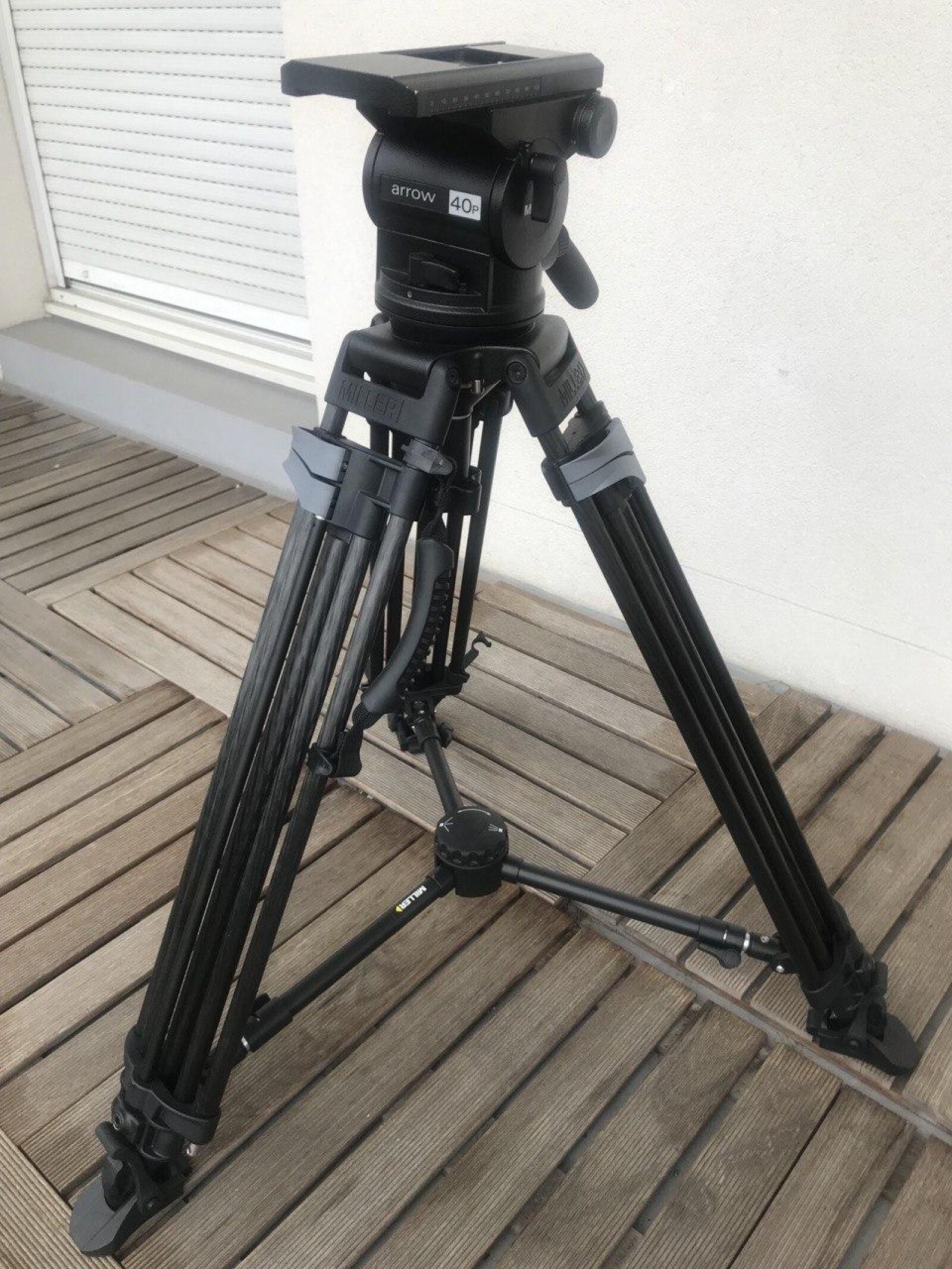 MILLER Trépied vidéo avec tête fluide Arrow 40P (Pour caméra vidéo jusqu'à 16kg) - Photo 1 sur 3