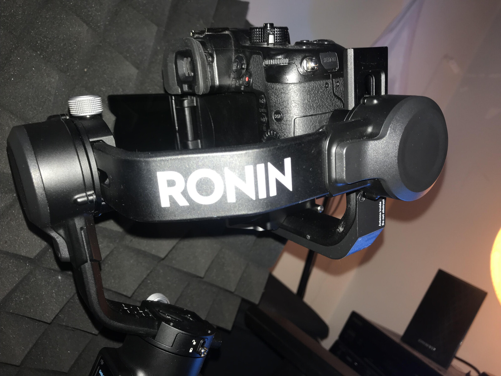 Stabilisateur Dji Ronin SC2 Pro Combo + RAVENEYE pro transmission + sac de transport  - Photo 2 sur 7