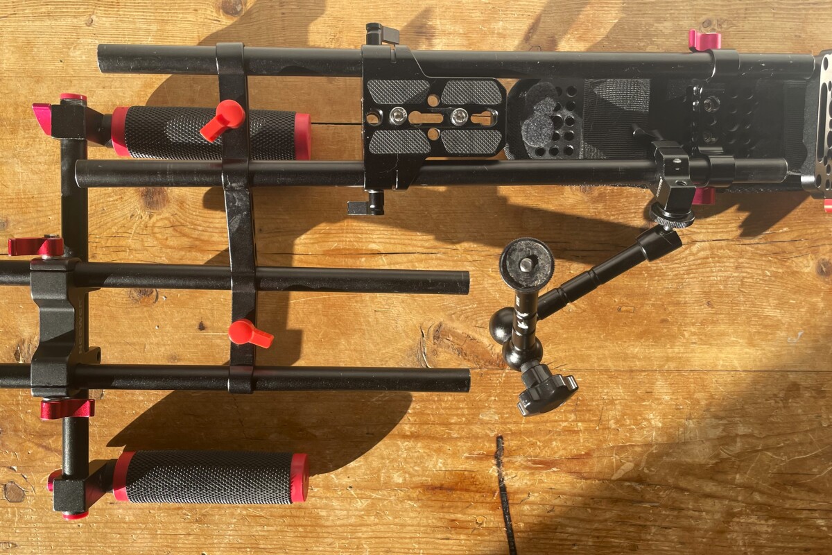 Location Neewer Rig épaule - Lightyshare