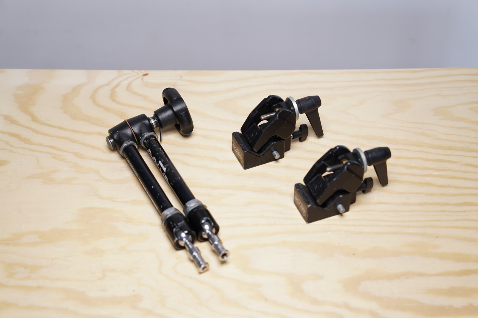 Manfrotto Bras Magique avec 2 Super-clamps - Photo 1 sur 1