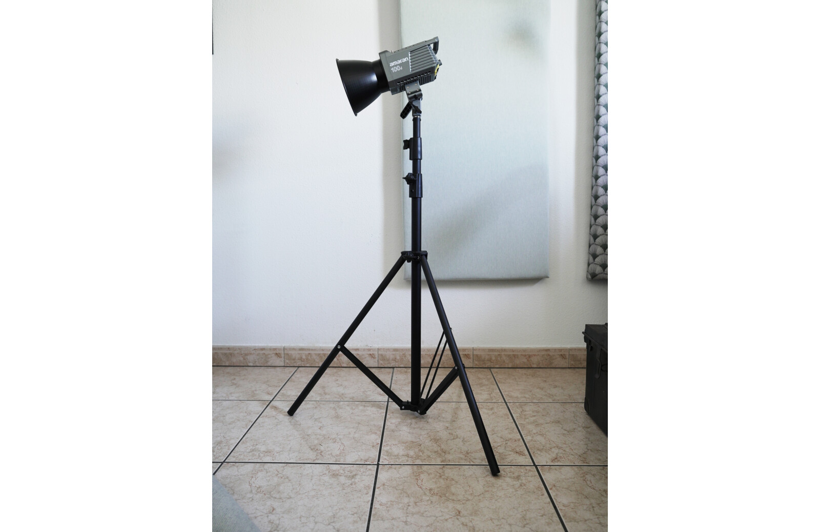 Aputure Amaran 100D + Light Dome SE + Pied - Photo 3 sur 4