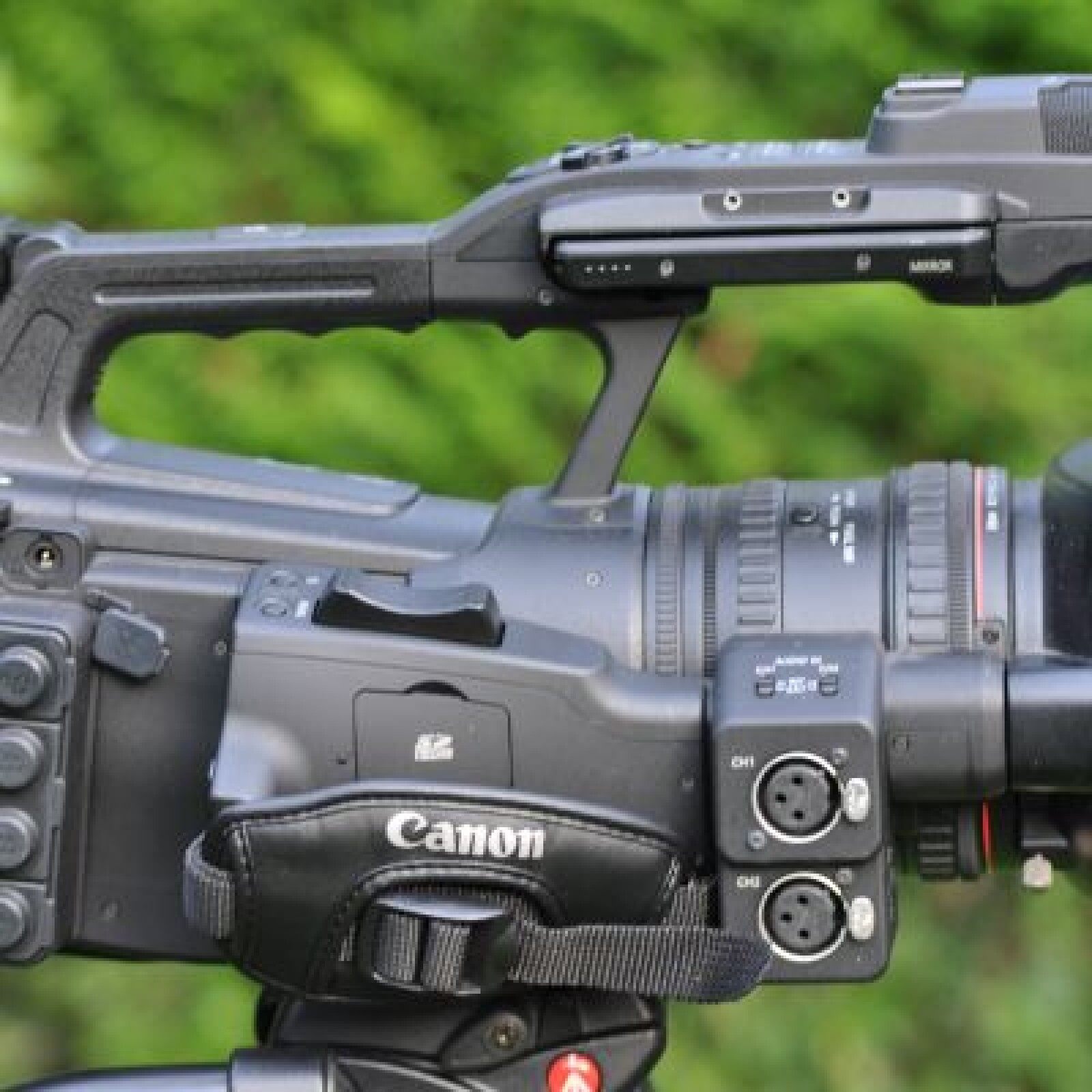 camera canon XF-305 avec deux batteries et deux cartes compact flash - Photo 2 sur 5