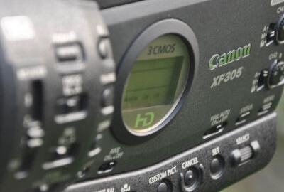 Location camera canon XF-305 avec deux batteries et deux cartes compact flash