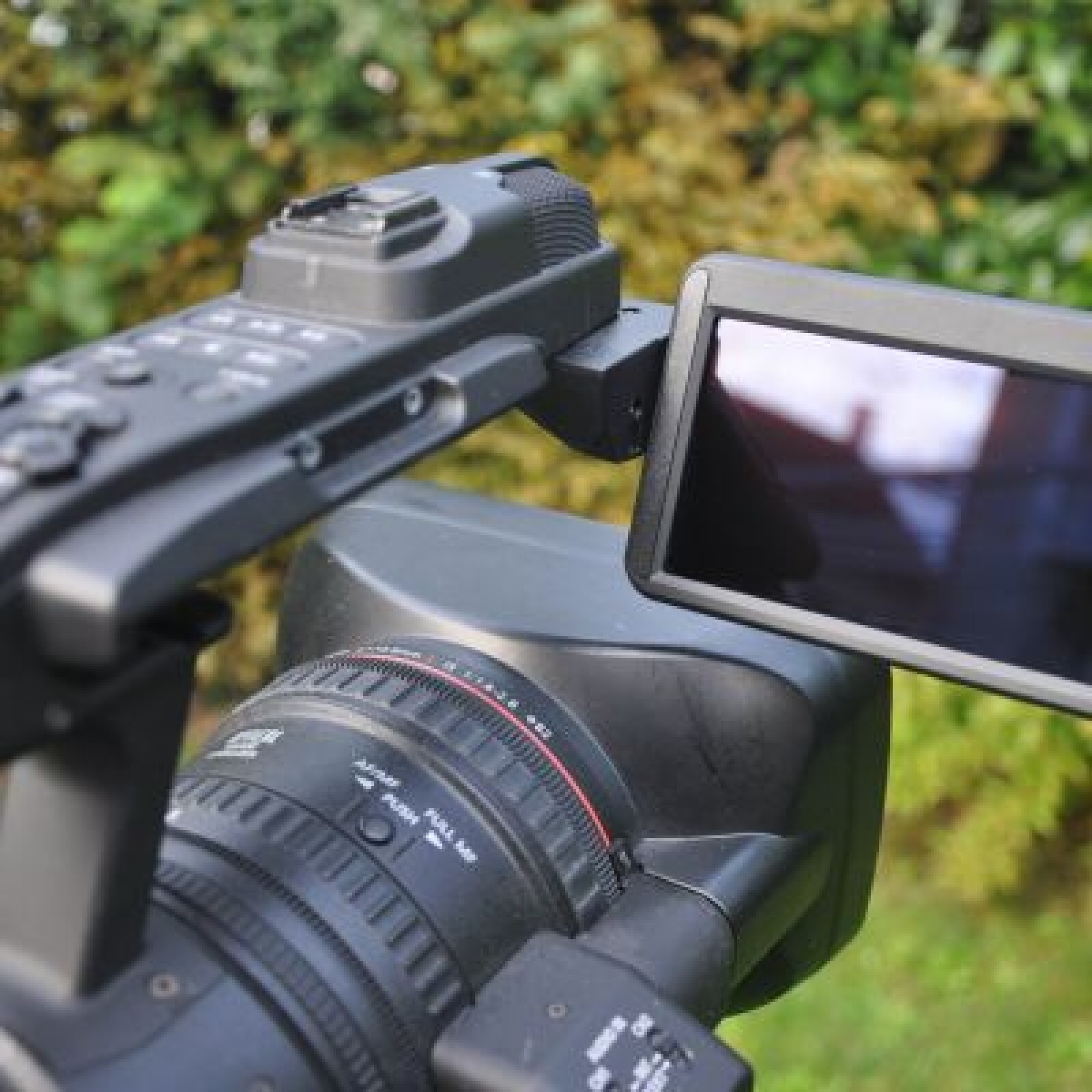 camera canon XF-305 avec deux batteries et deux cartes compact flash - Photo 4 sur 5