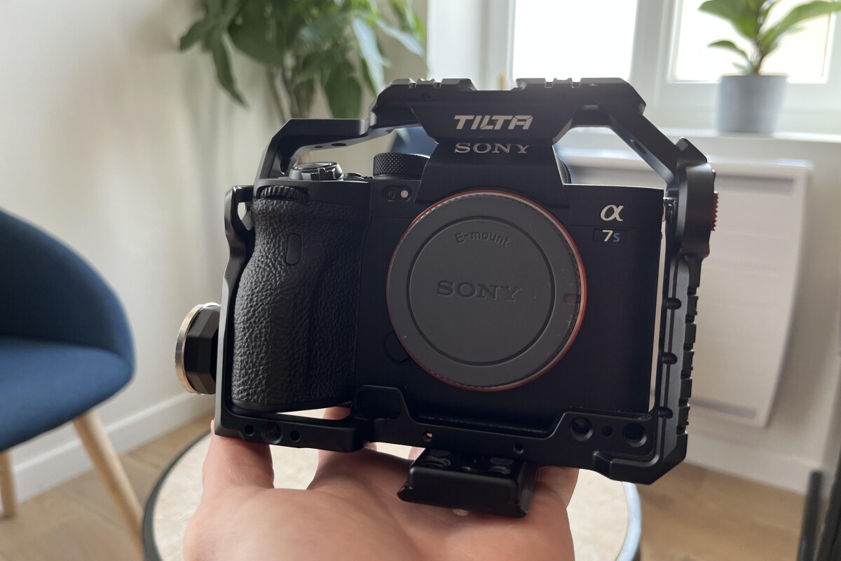 Location Sony Alpha 7S III (A7S III) + 2 batteries / CF Type A - Lightyshare