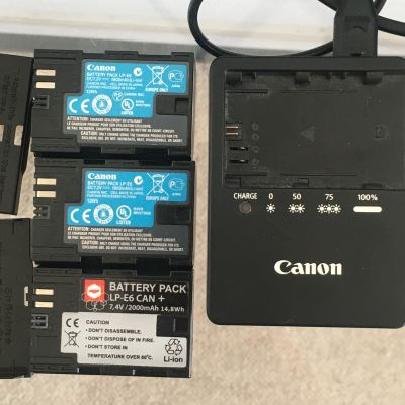 3x Batteries  LP-E6 Canon + Chargeur - Photo 2 sur 3